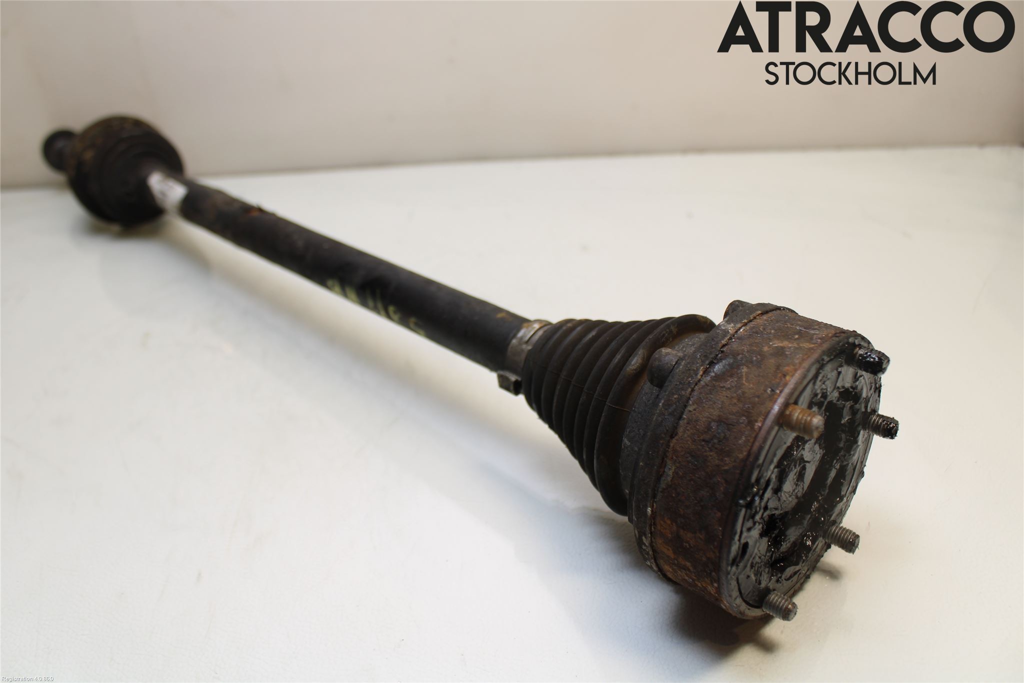 Volkswagen VW PASSAT 15-19 Drivaxel Bak Höger