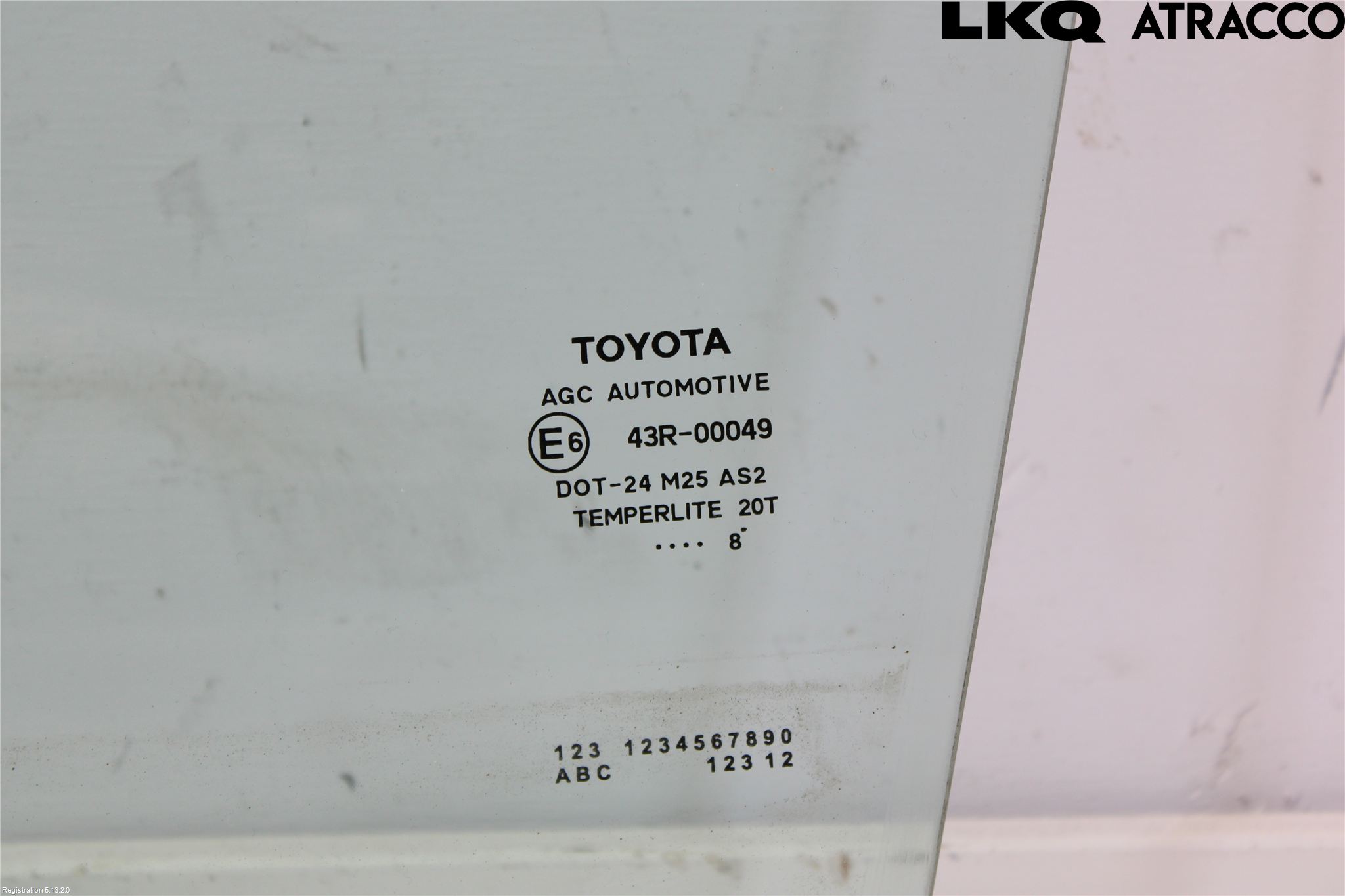 Toyota AURIS 13-19 Dörruta Fram Vänster