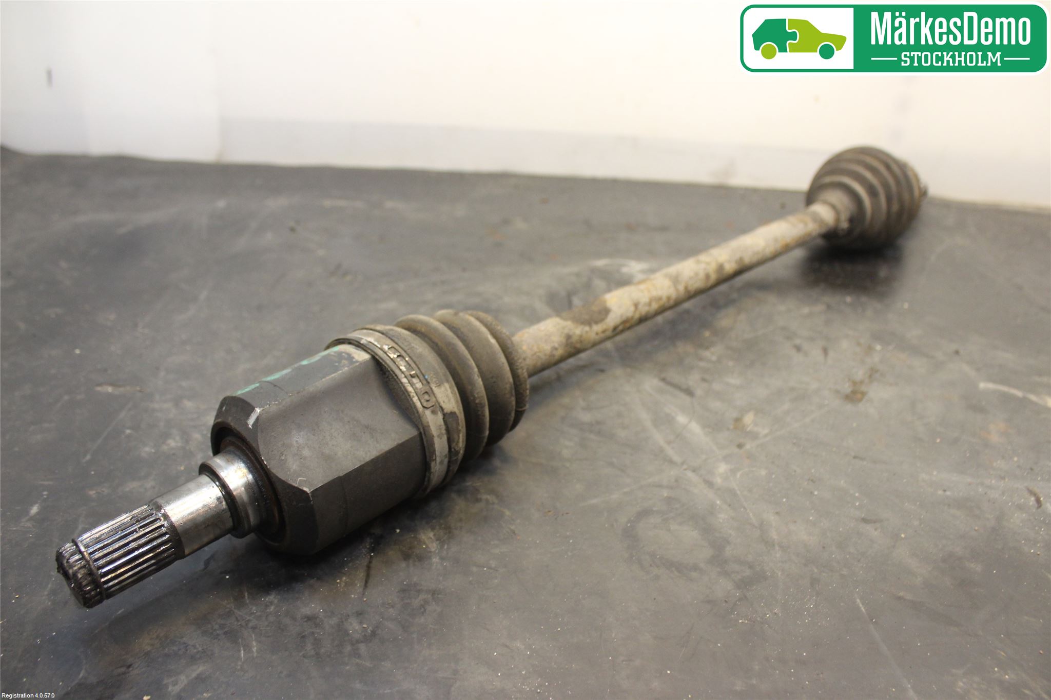 Kia SPORTAGE (JE) 05-10 Drivaxel Fram Höger
