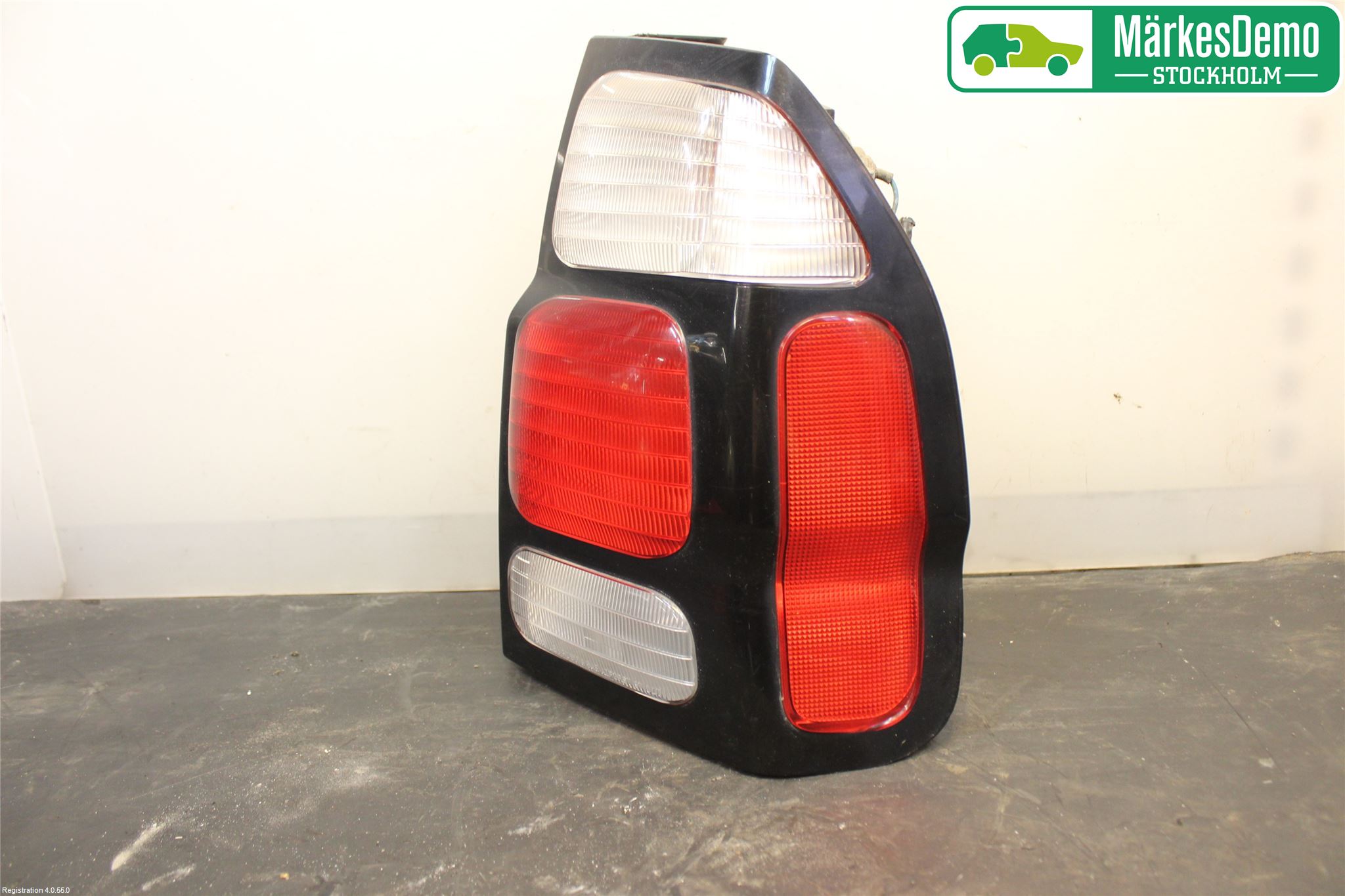 Mitsubishi PAJERO  99-06 Bakljus Höger