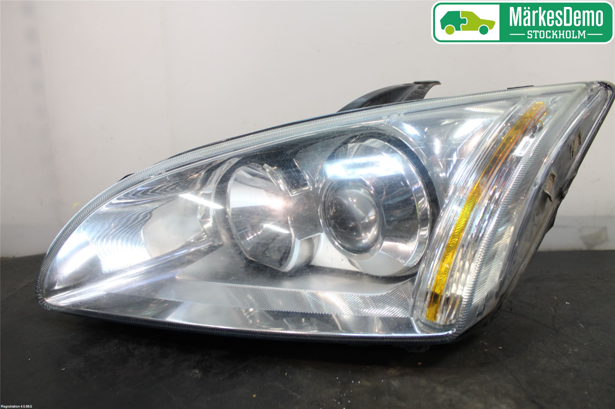 Ford FOCUS     04-07 Strålkastare Vänster