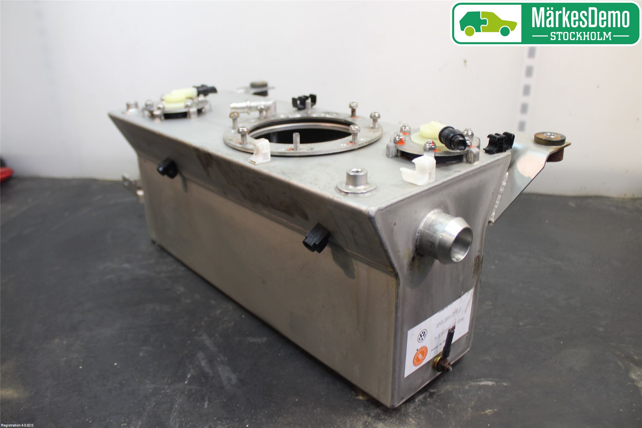 Volkswagen VW CADDY      04-10 Bränsletank