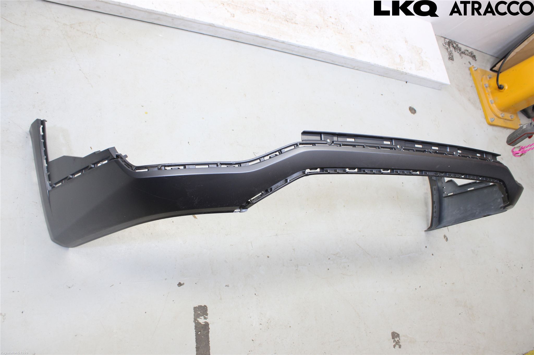 Audi A6 F2/C8 19- Stötfångardel Bak Mitt