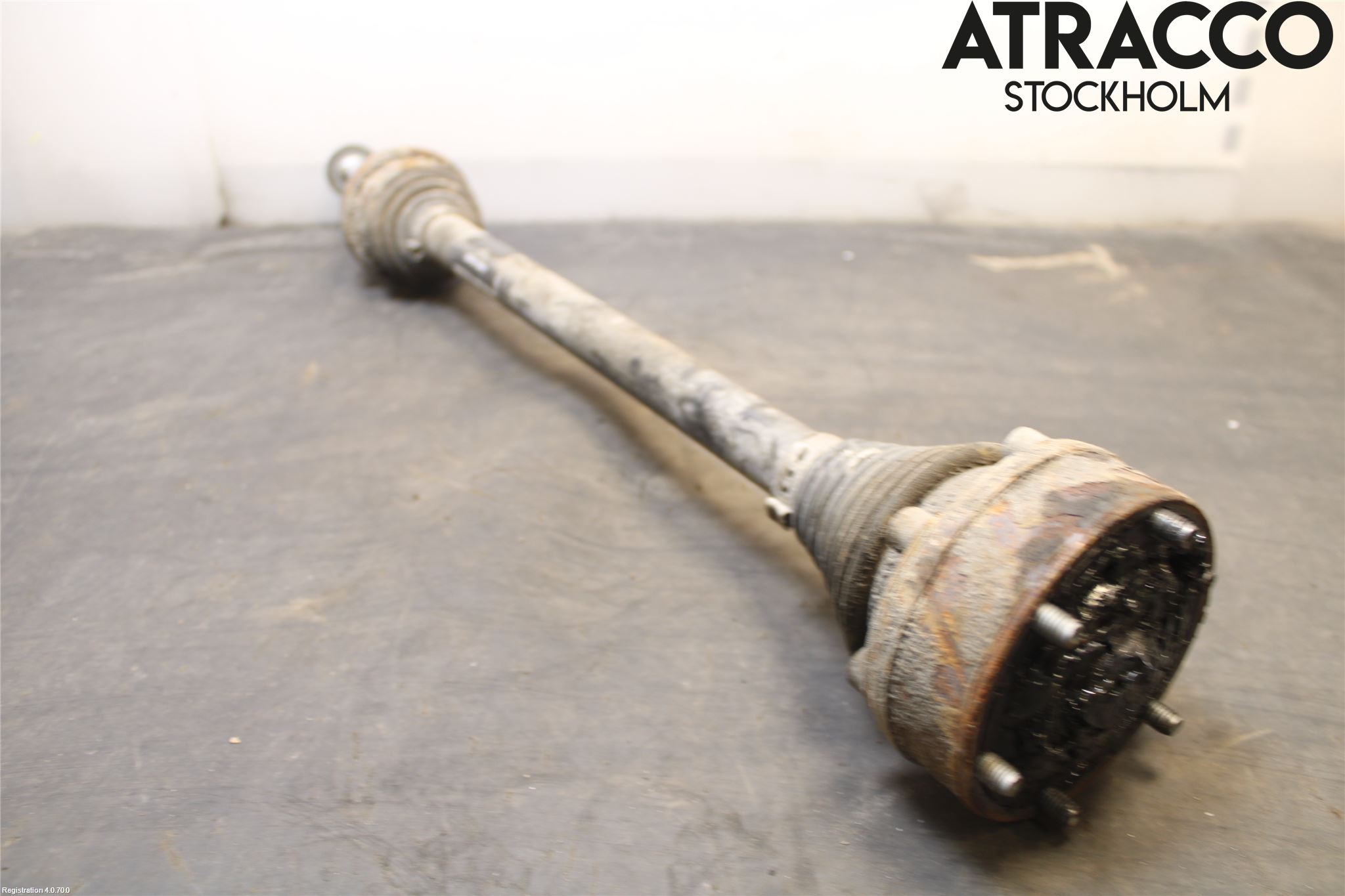 Volkswagen VW PASSAT 15-19 Drivaxel Bak Vänster