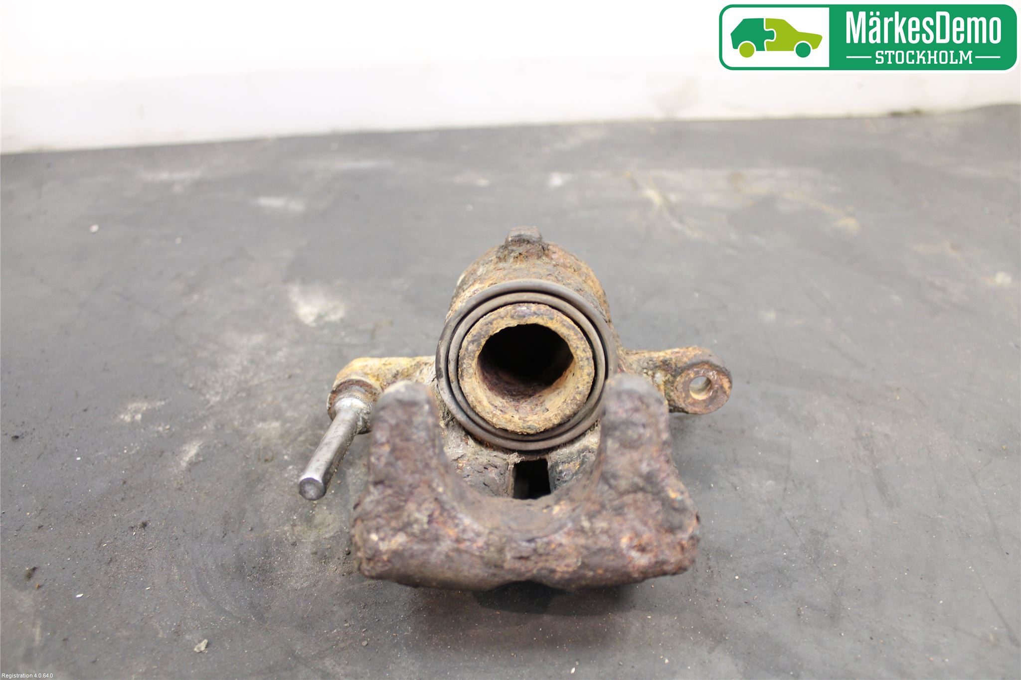 BMW 1 E87/81 5D/3D 03-11 Bromsok Bak Vänster