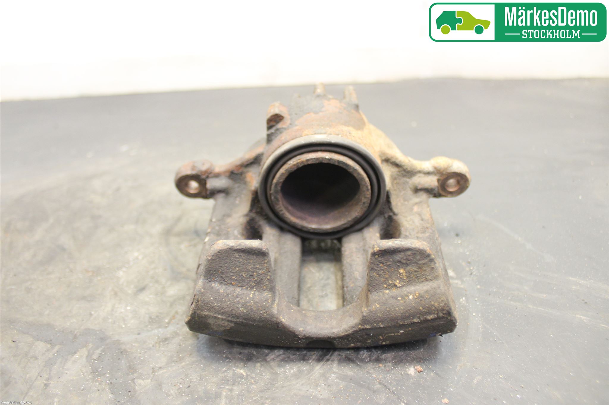 Mitsubishi CARISMA 00-04 Bromsok Fram Vänster