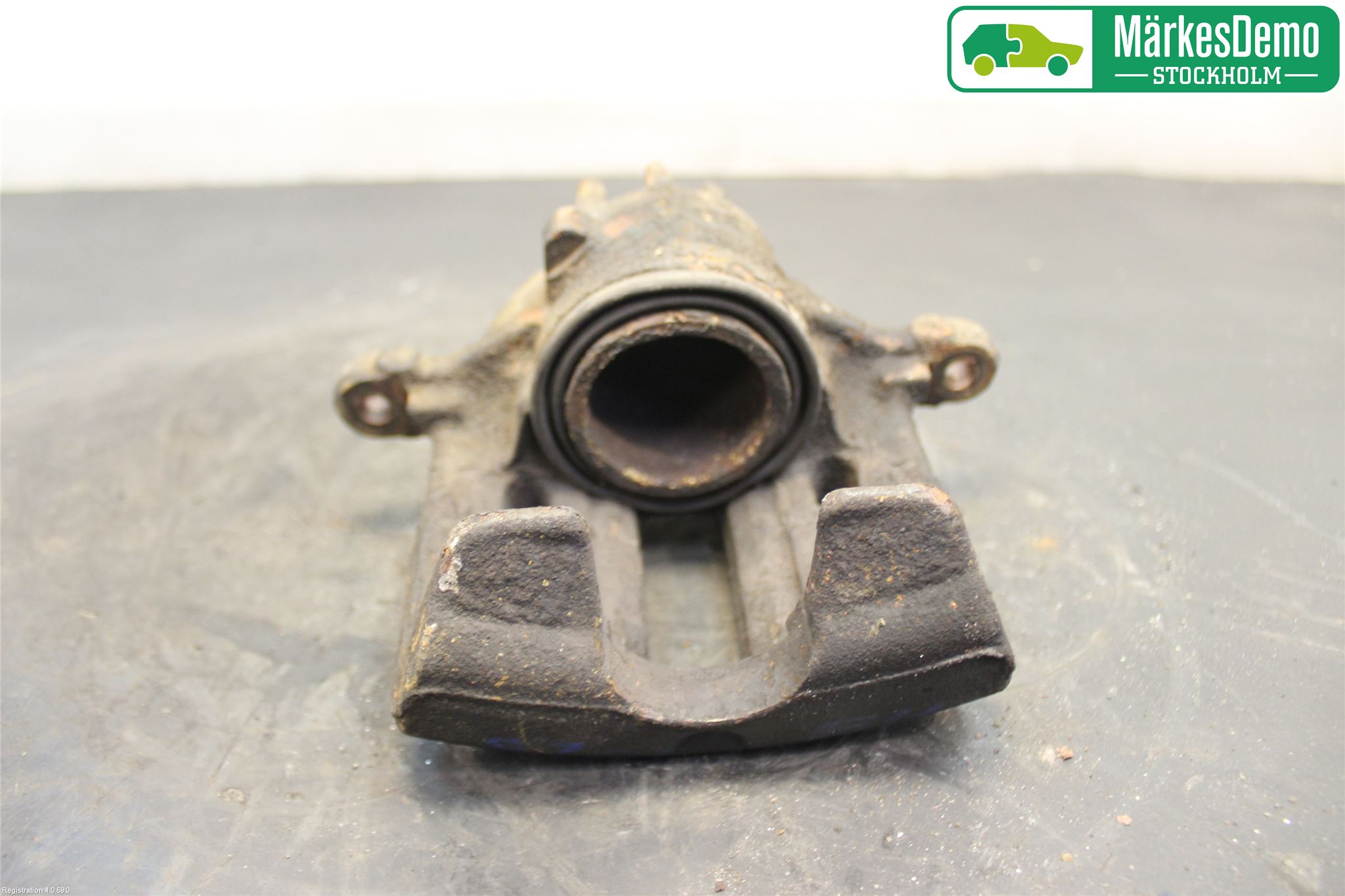 Mitsubishi CARISMA 00-04 Bromsok Fram Höger