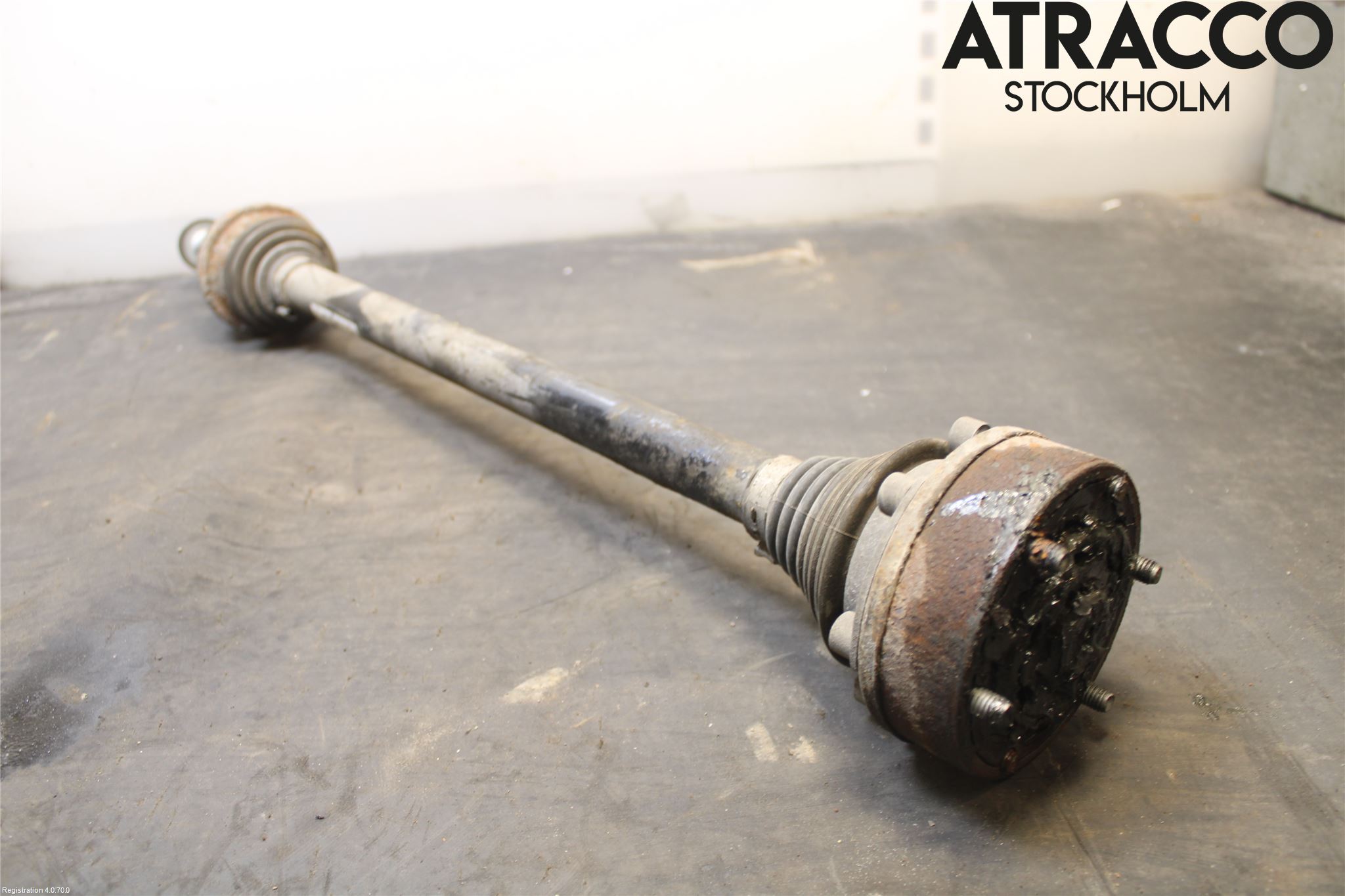 Volkswagen VW PASSAT 15-19 Drivaxel Bak Höger
