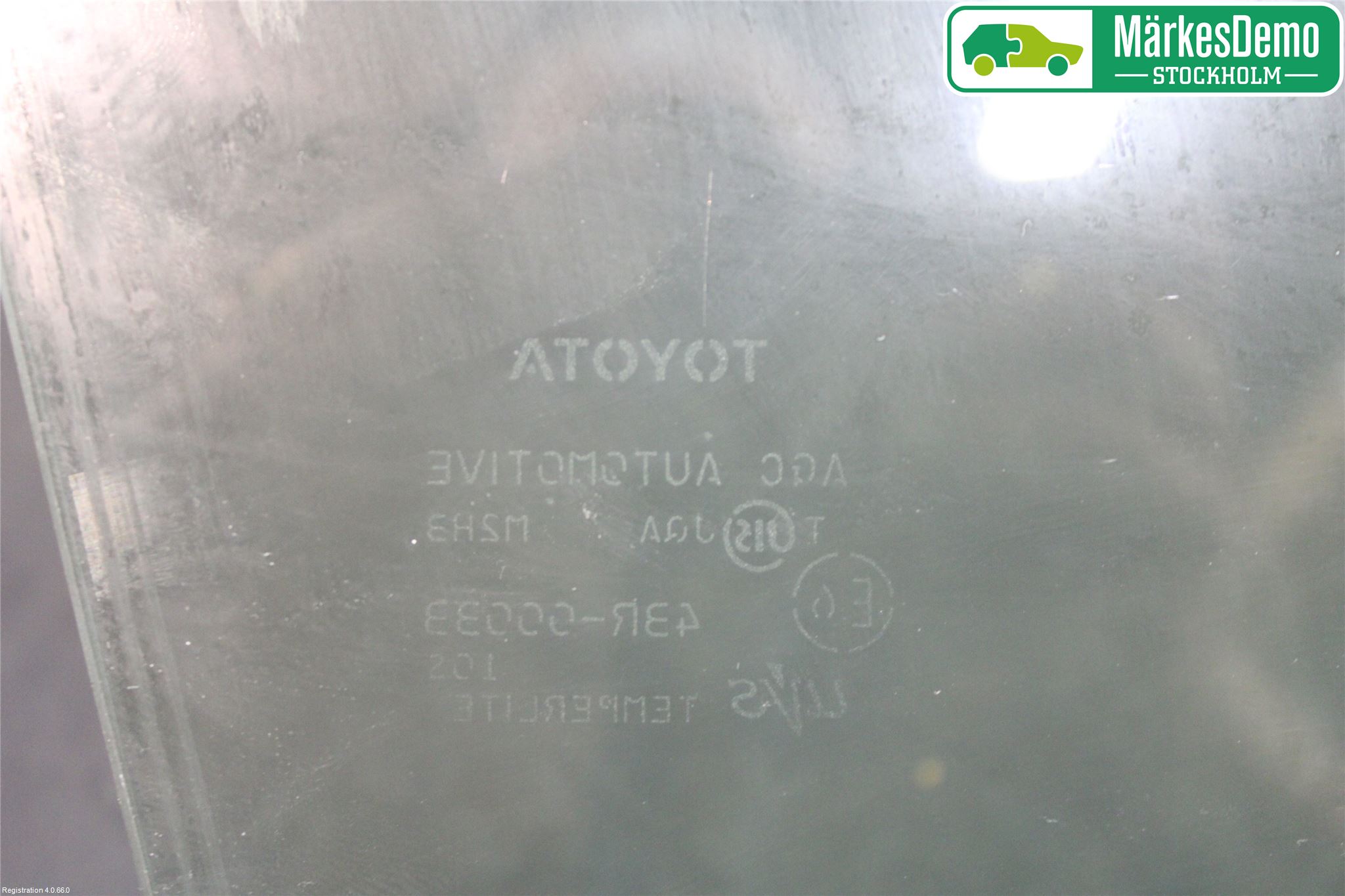 Toyota VERSO-S 11-16 Dörruta Fram Höger