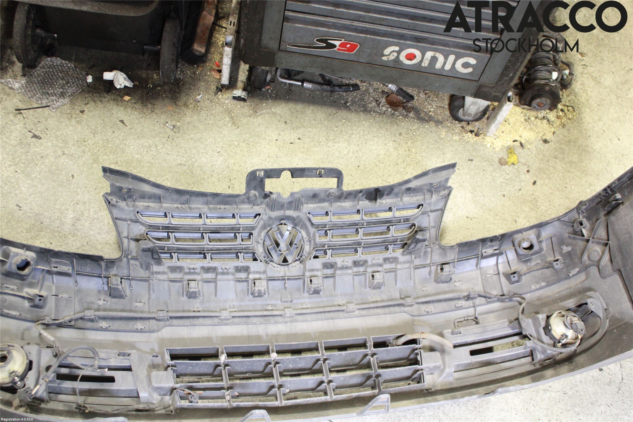 Volkswagen VW CADDY      04-10 Stötfångarbeklädnad Fram