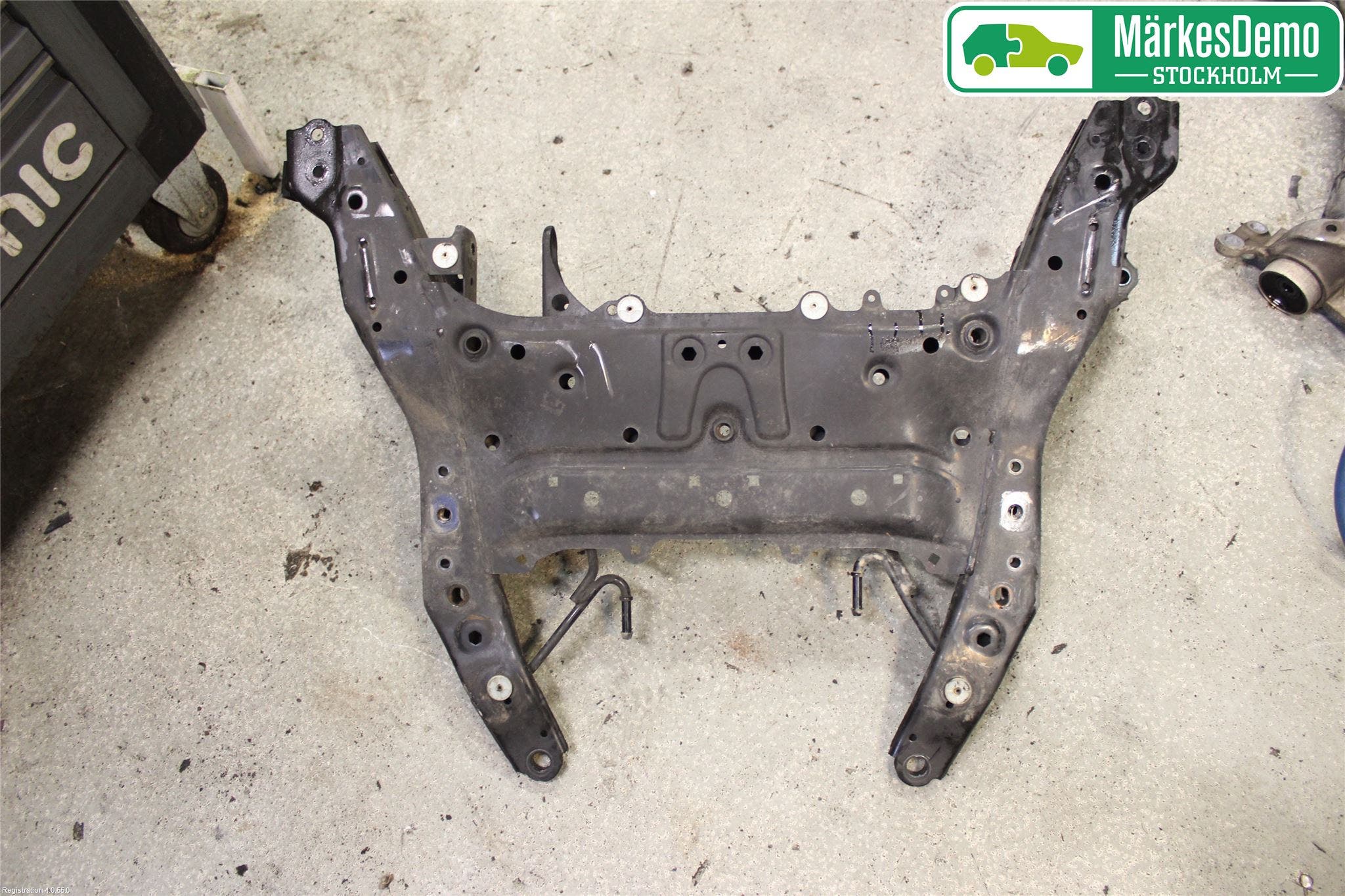 BMW 2 F45 Active Tourer 14-21 Framvagnsbalk