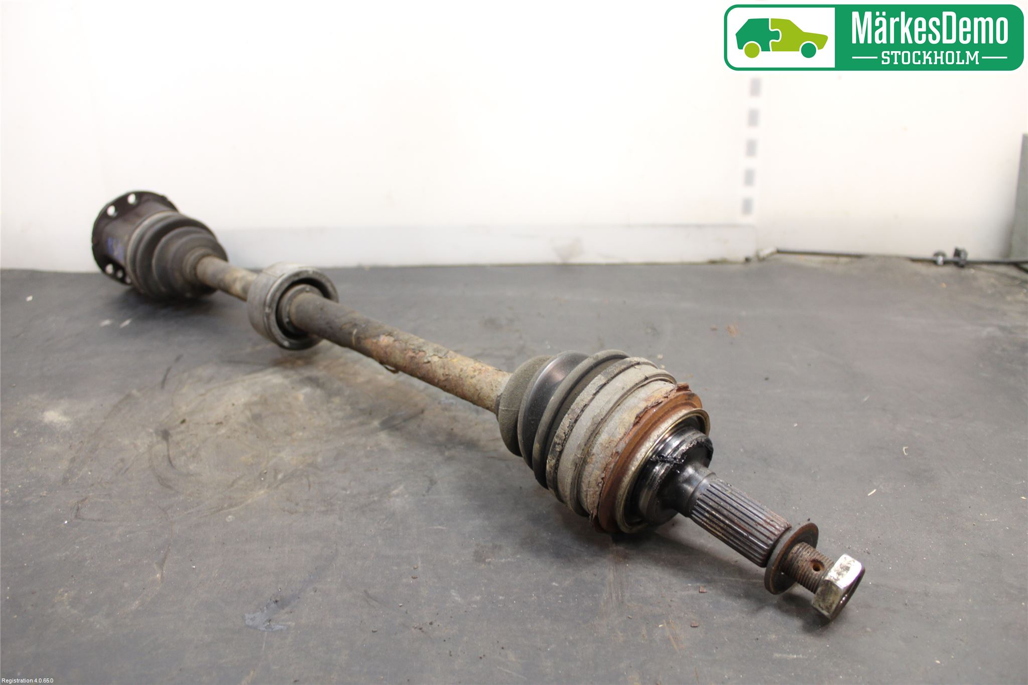 Toyota COROLLA   83-87 Drivaxel Fram Höger