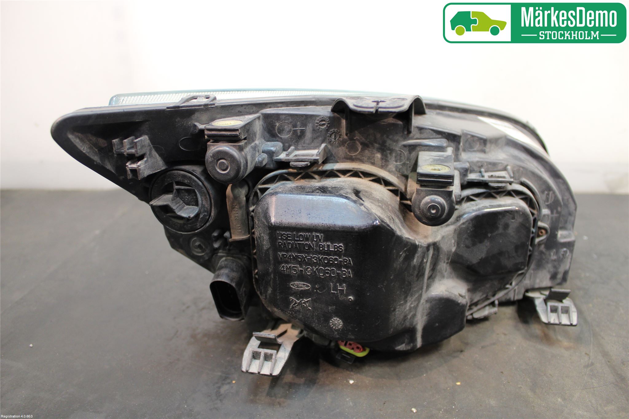 Ford FOCUS     04-07 Strålkastare Vänster