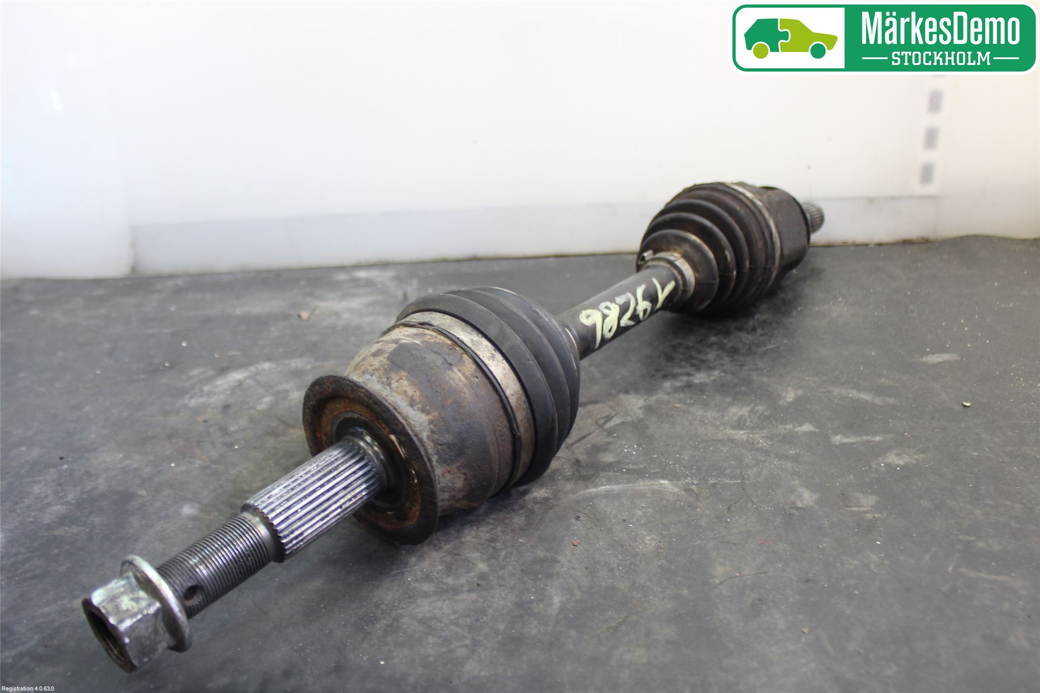 Nissan NAVARA 05-16 Drivaxel Fram Vänster