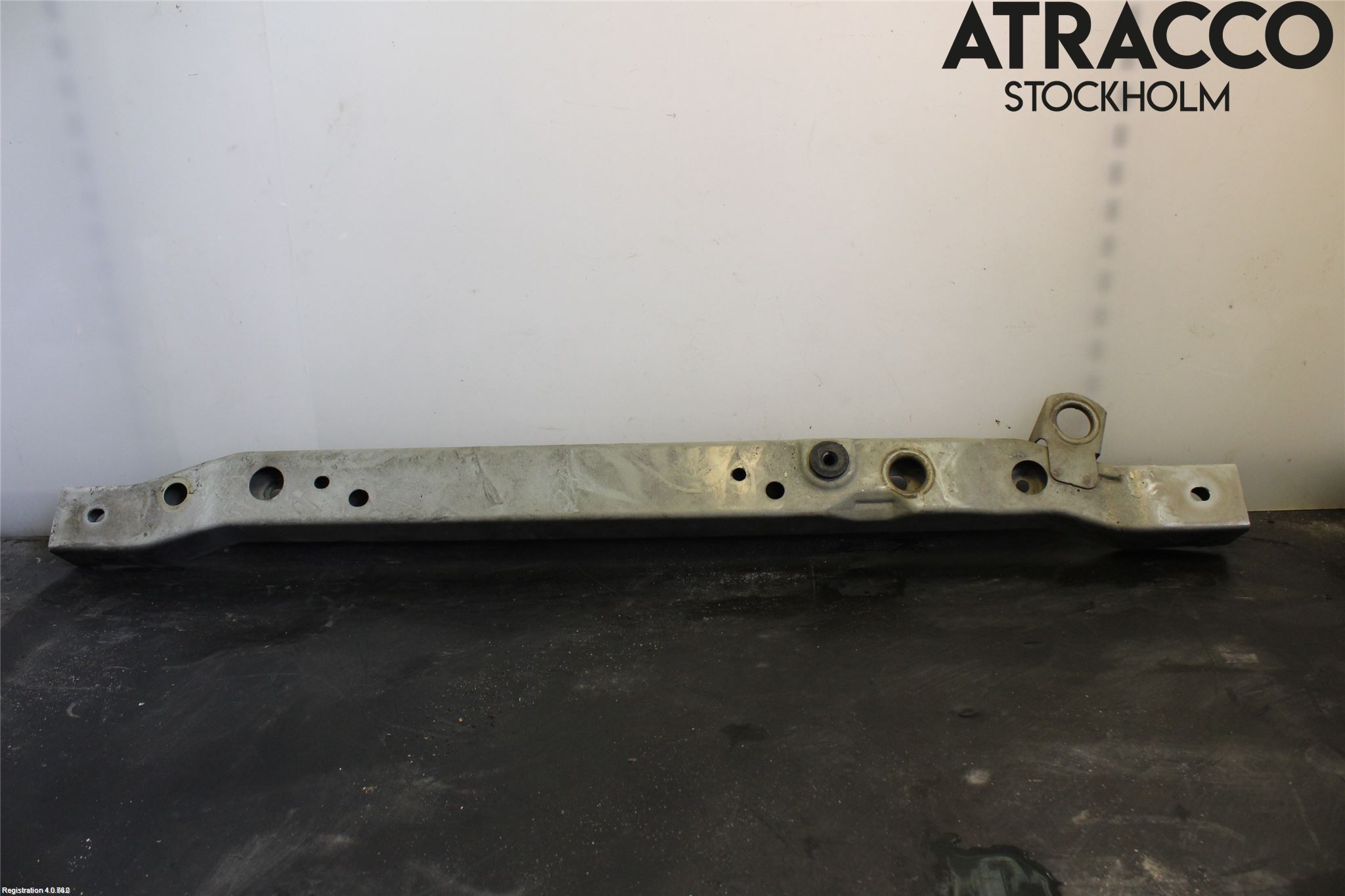 Nissan PULSAR Kylarfäste-Ram-Balk