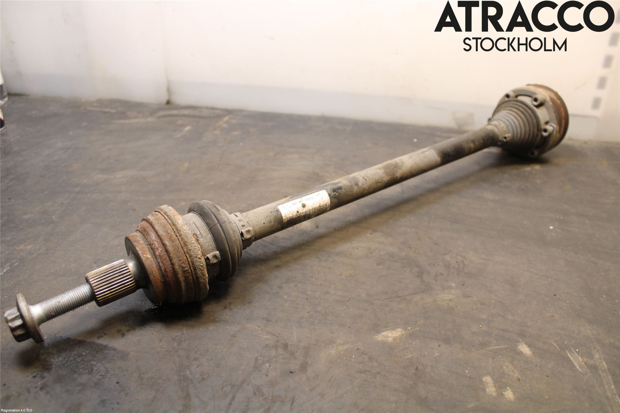 Volkswagen VW PASSAT 15-19 Drivaxel Bak Höger