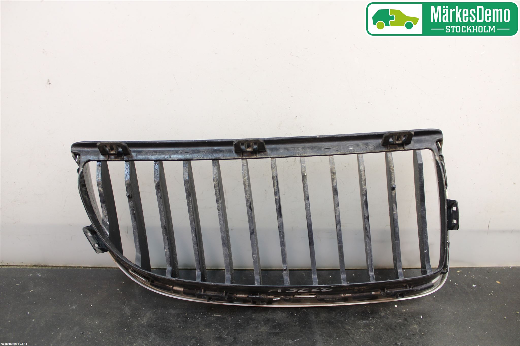 BMW 3 E90/91 SED/TOU 05-12 Grilldel Vänster