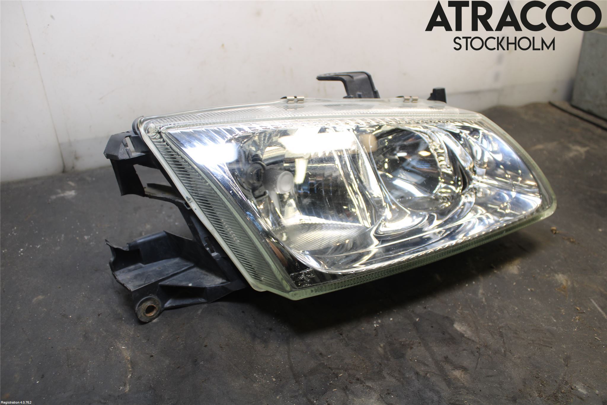 Nissan ALMERA    00-06 Strålkastare Vänster