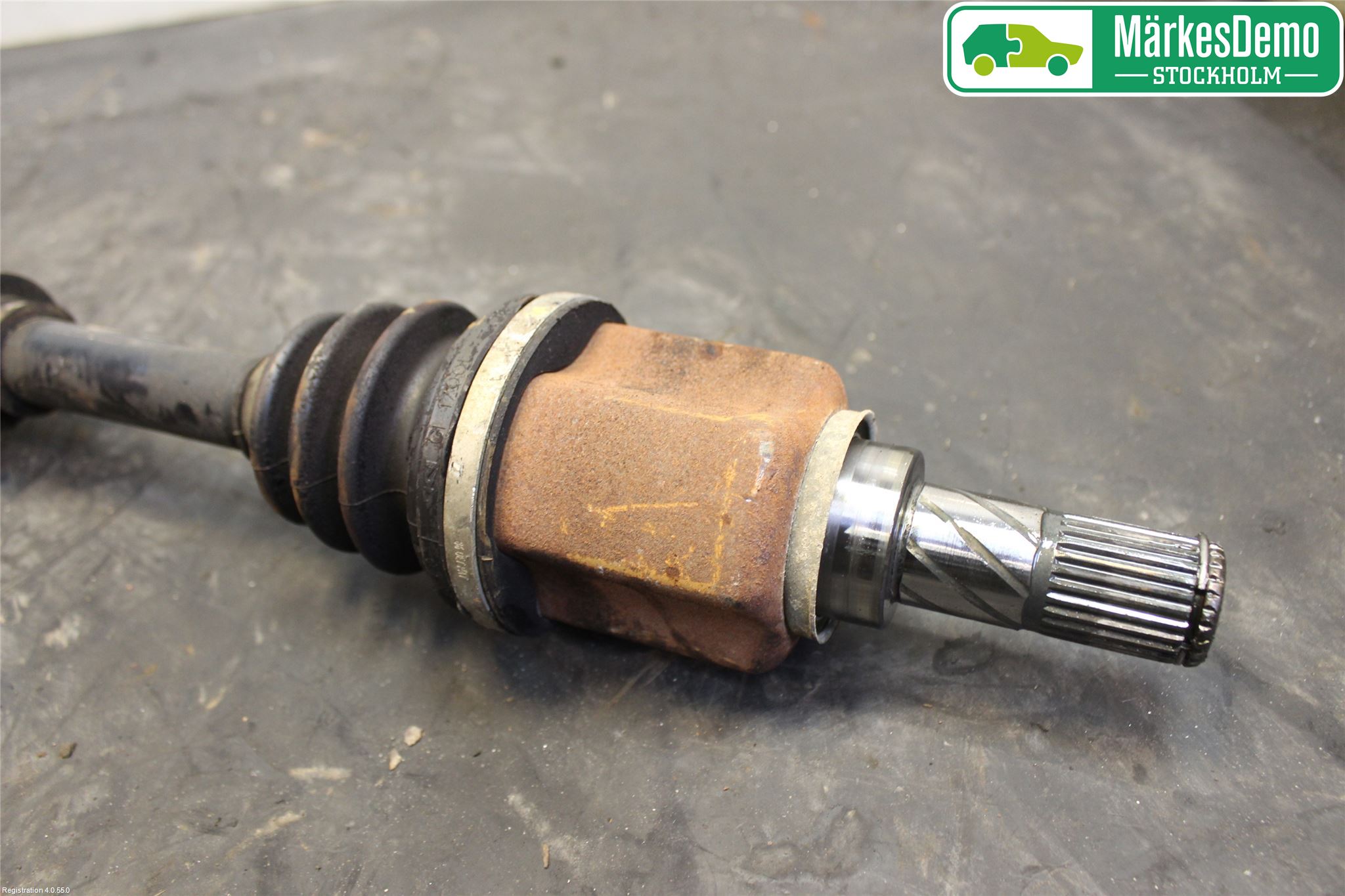 Nissan NOTE E11 06-14 Drivaxel Fram Höger