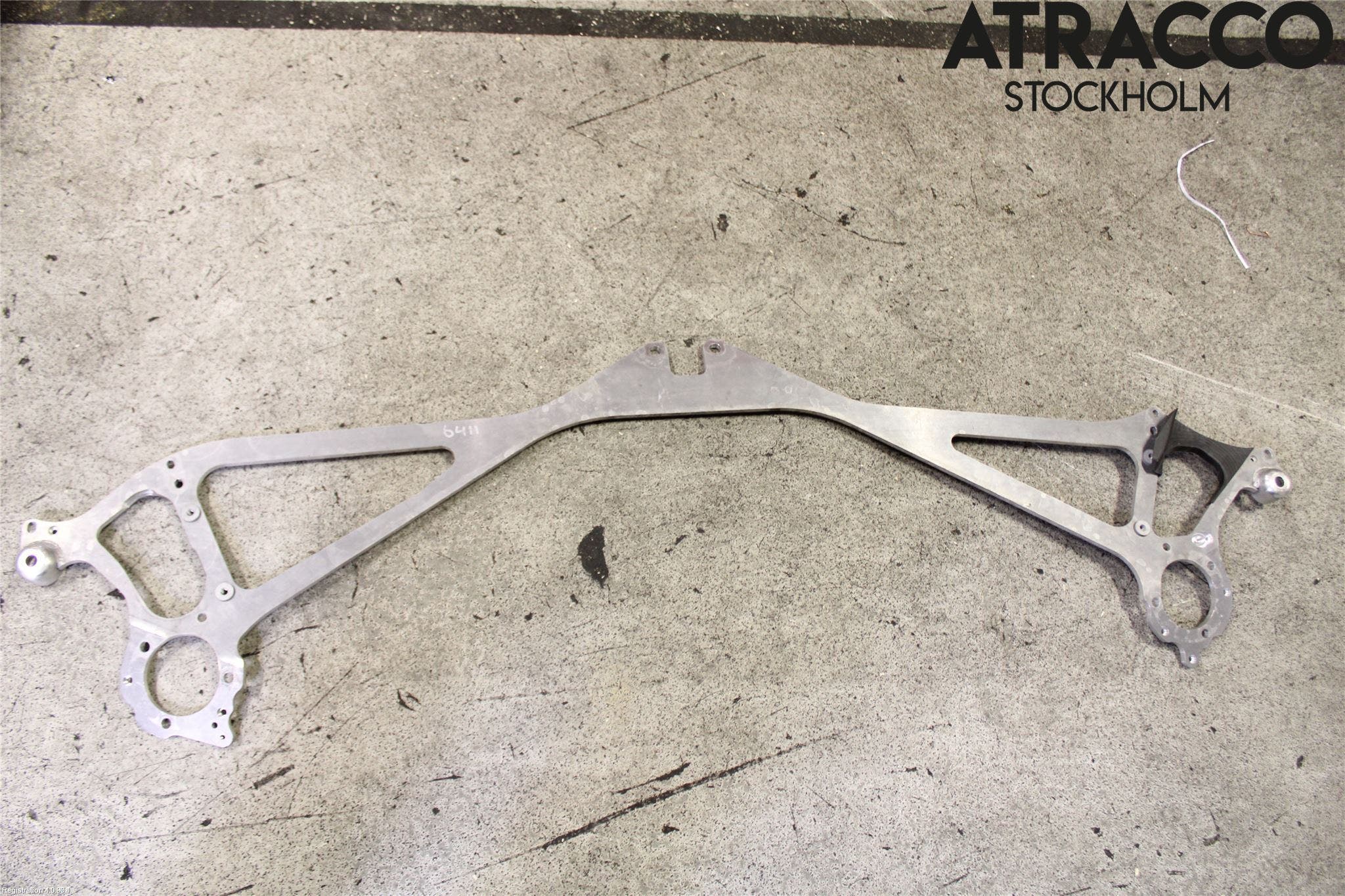 BMW 3 F30/F31/F80 12-19 Fjäderbensstag