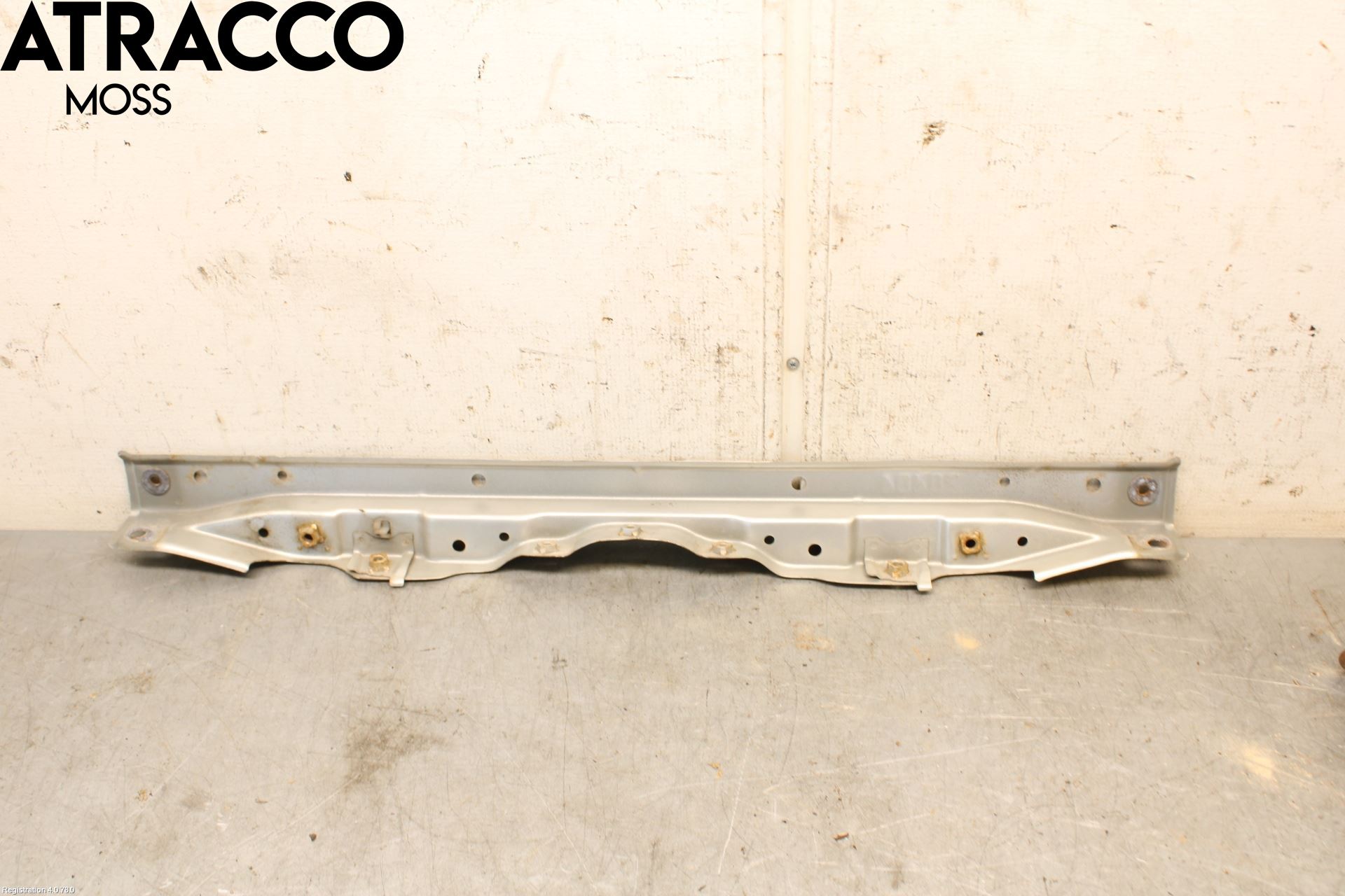 Toyota HILUX 05-16 Front Huvlåsplåt-Balk