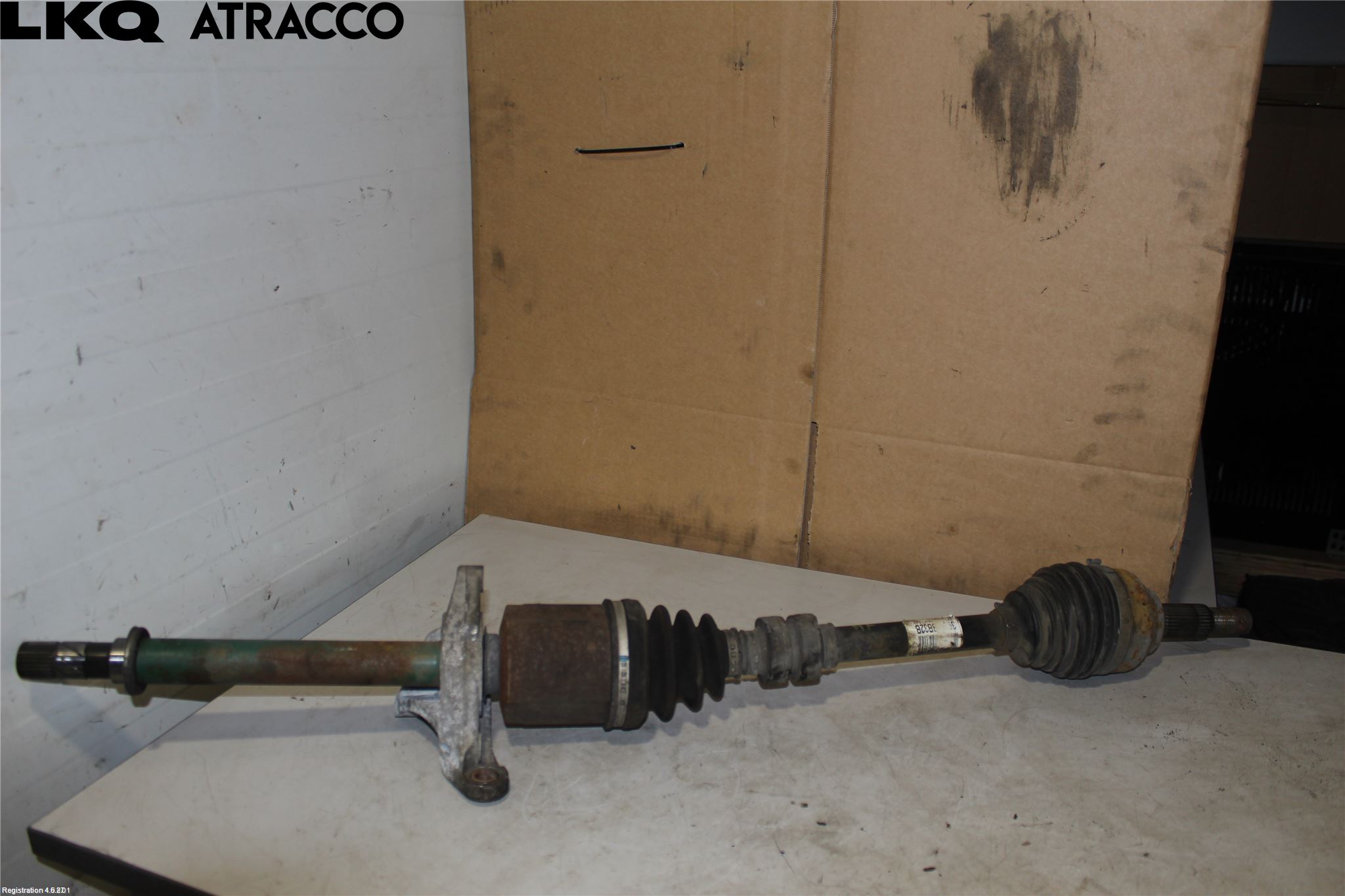 Volvo XC40/RECHARGE 18- Drivaxel Fram Höger