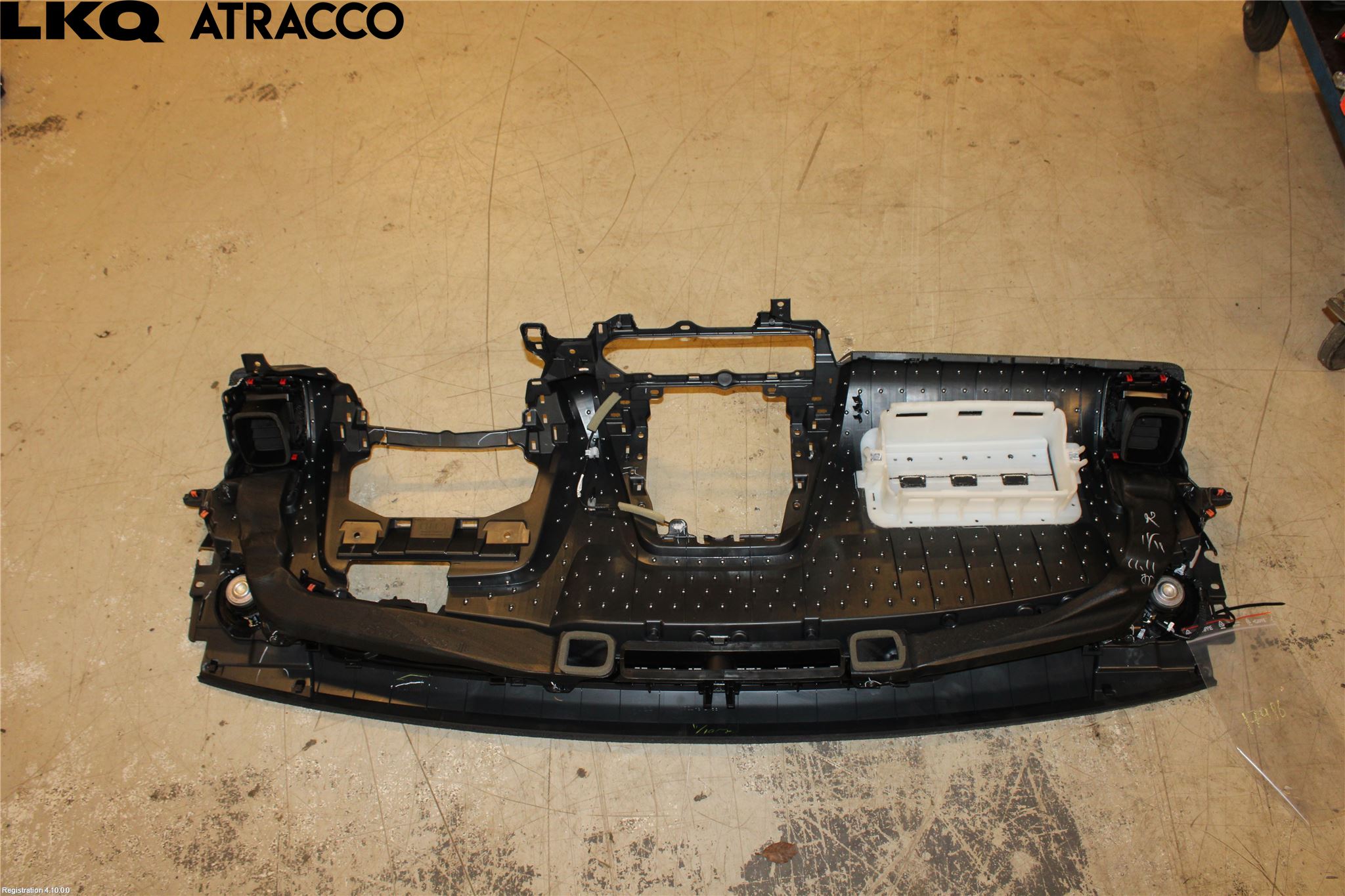 Toyota bZ4X EA10 22- Instrumentbräda