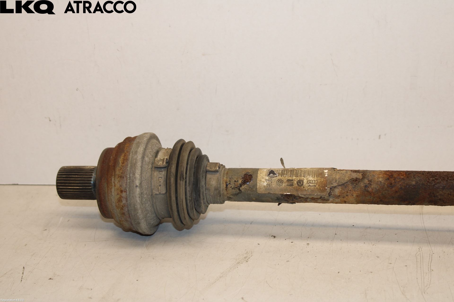 Volkswagen VW PASSAT 15-19 Drivaxel Bak Höger
