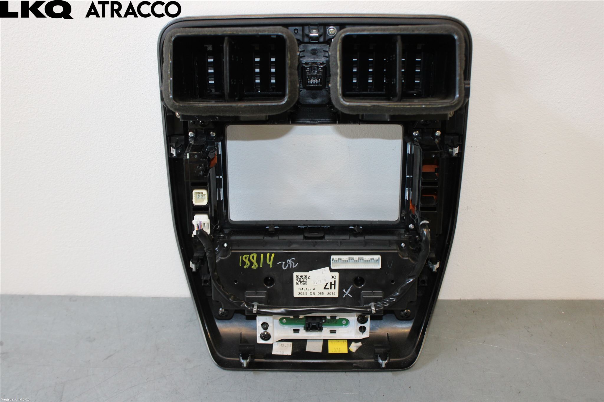 Nissan LEAF 11-17 Instrumentkonsoll Mitt