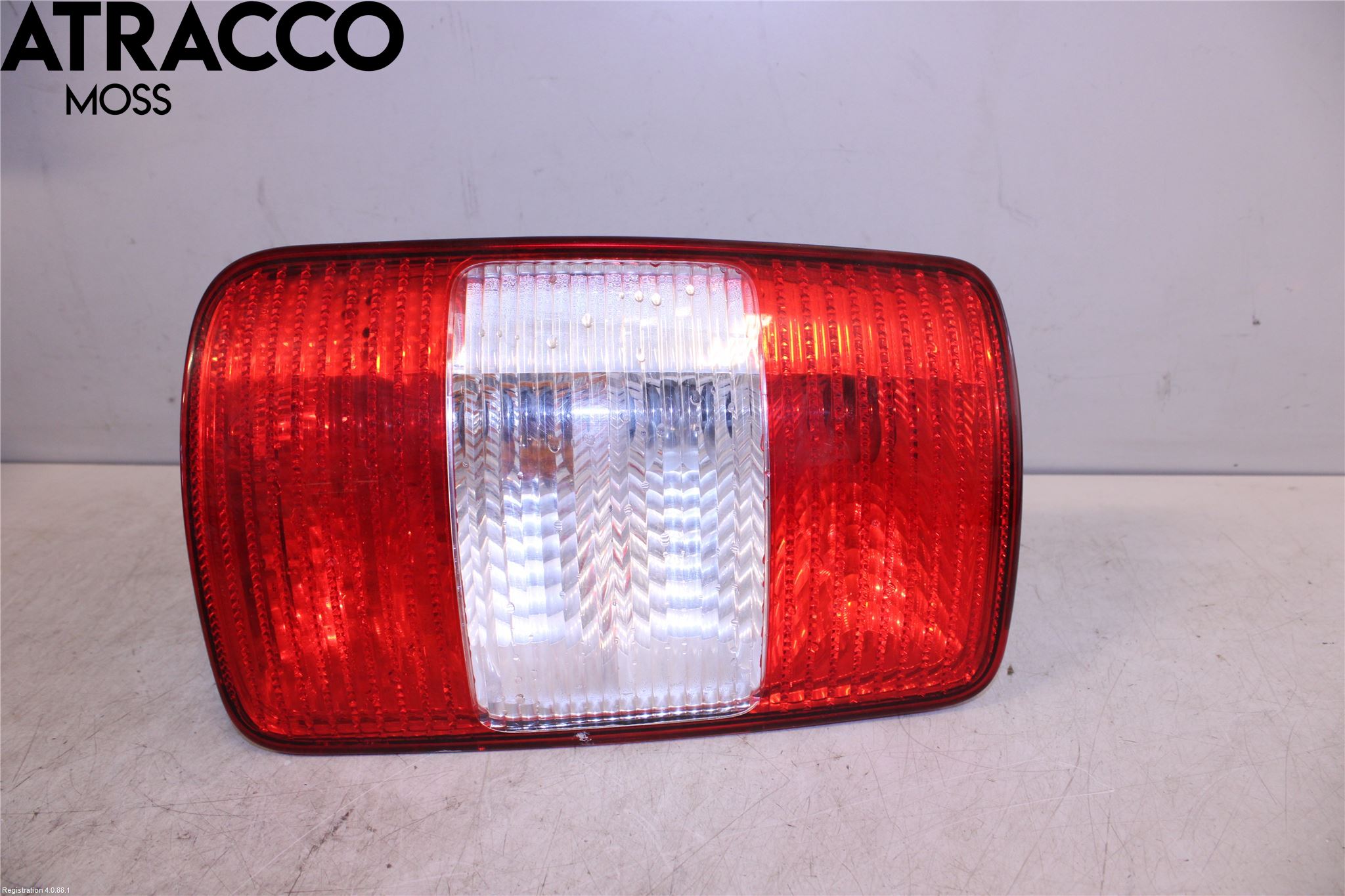Volkswagen VW CADDY      04-10 Bakljus Höger