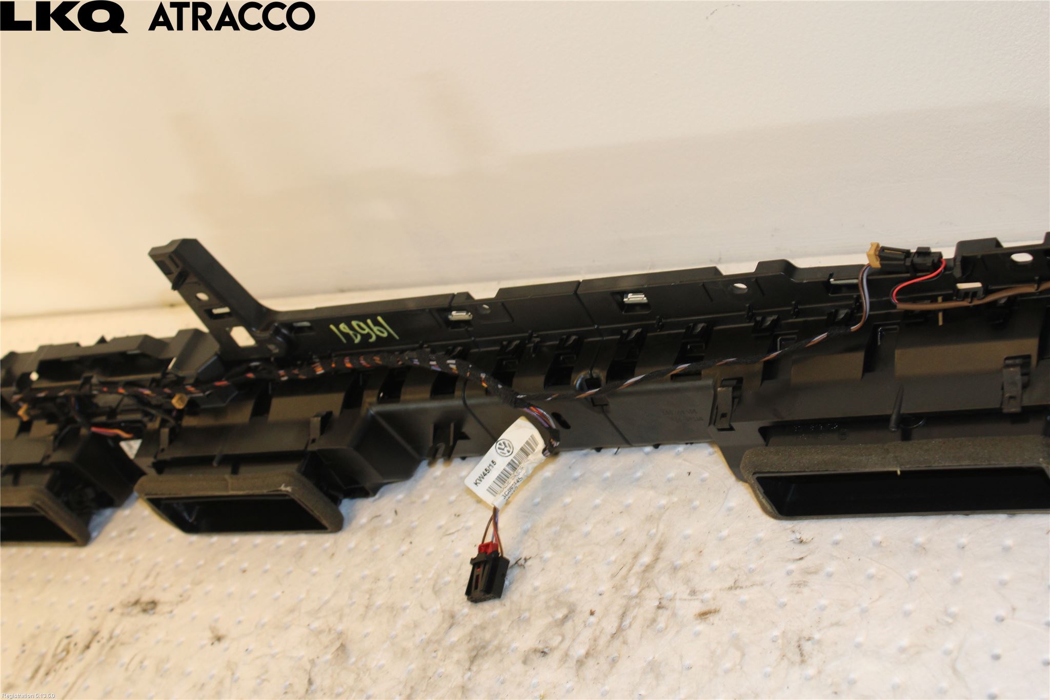Volkswagen VW PASSAT 15-19 Instrumentbräda