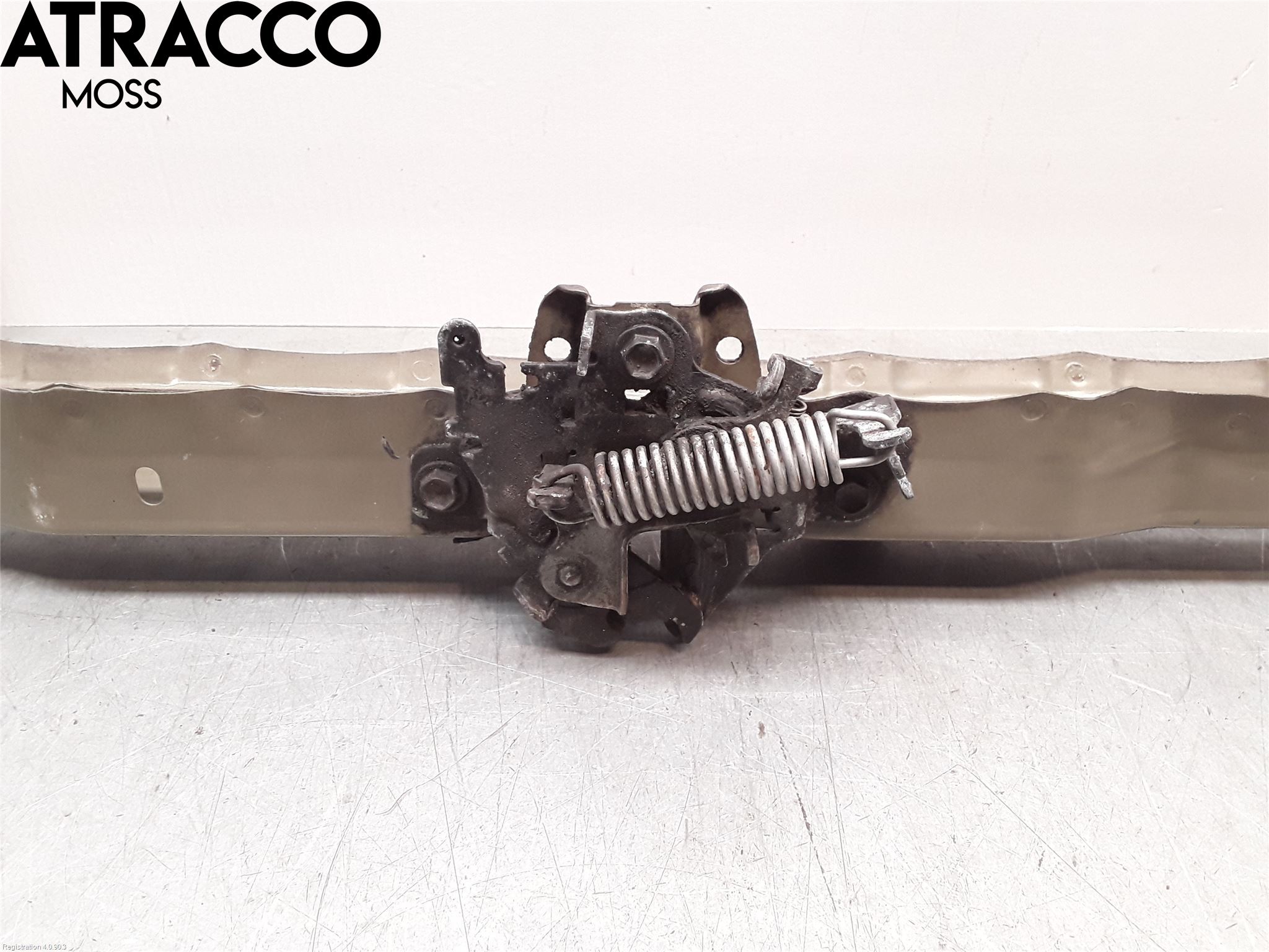 Audi A4 12-15 Front Huvlåsplåt-Balk
