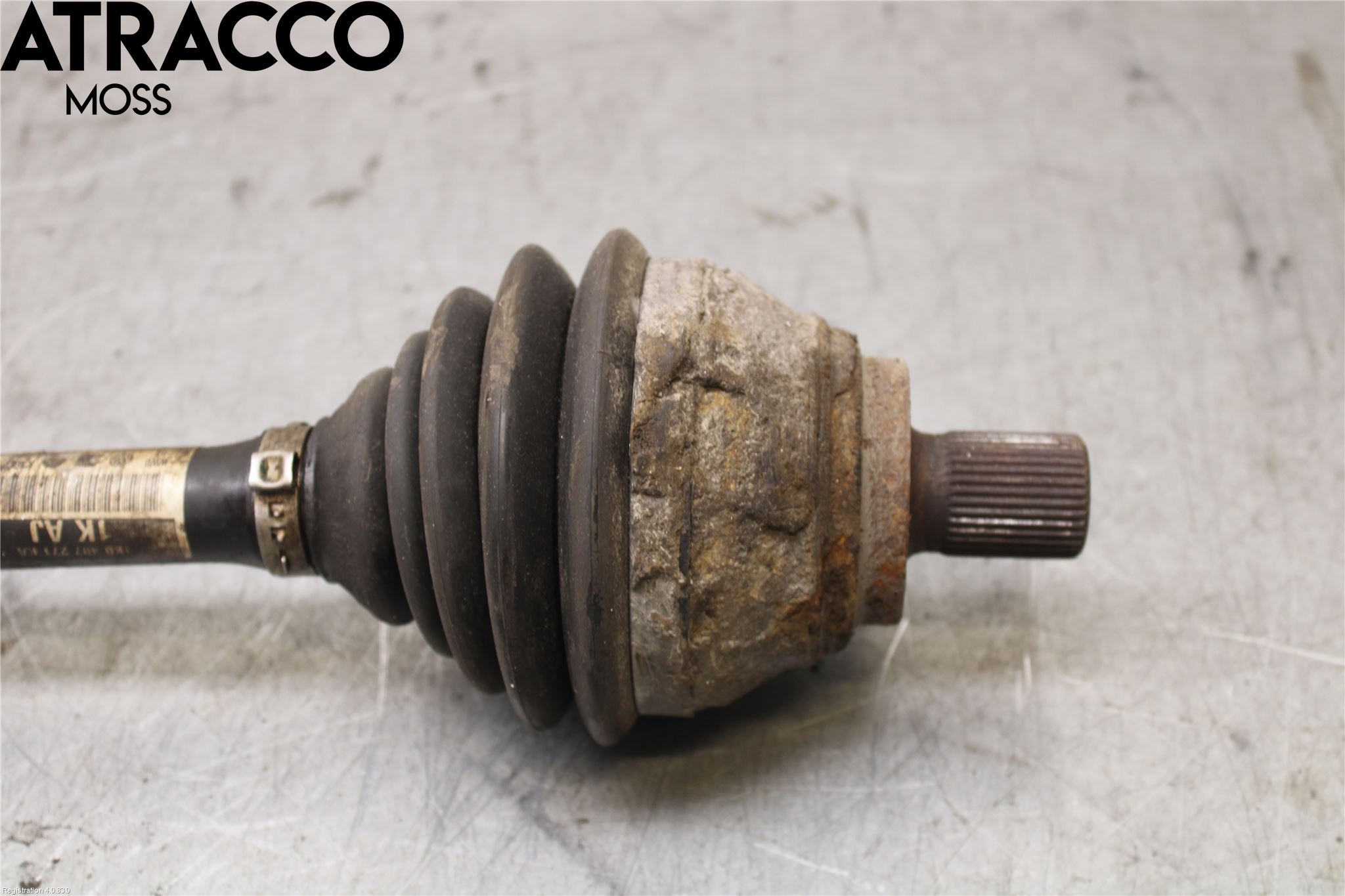 Volkswagen VW PASSAT 11-14 Drivaxel Fram Vänster