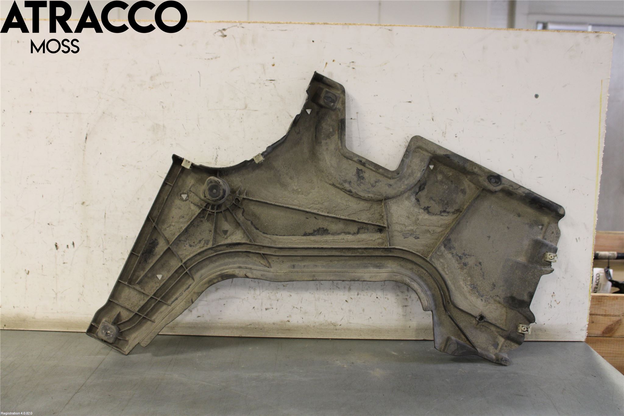 BMW 5 G30/G31/F90 17-23 Hasplåt Plåt-Plast