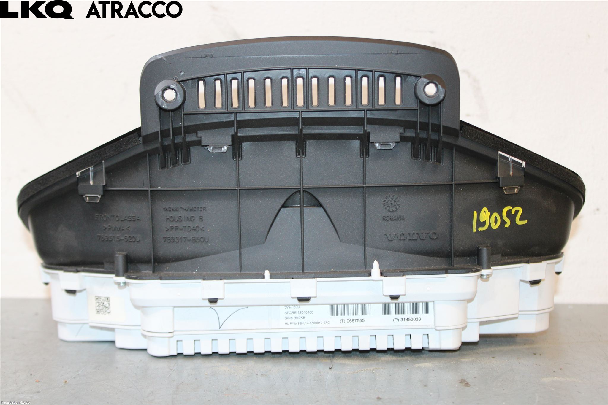 Volvo V70 14-16 Instrument Hast
