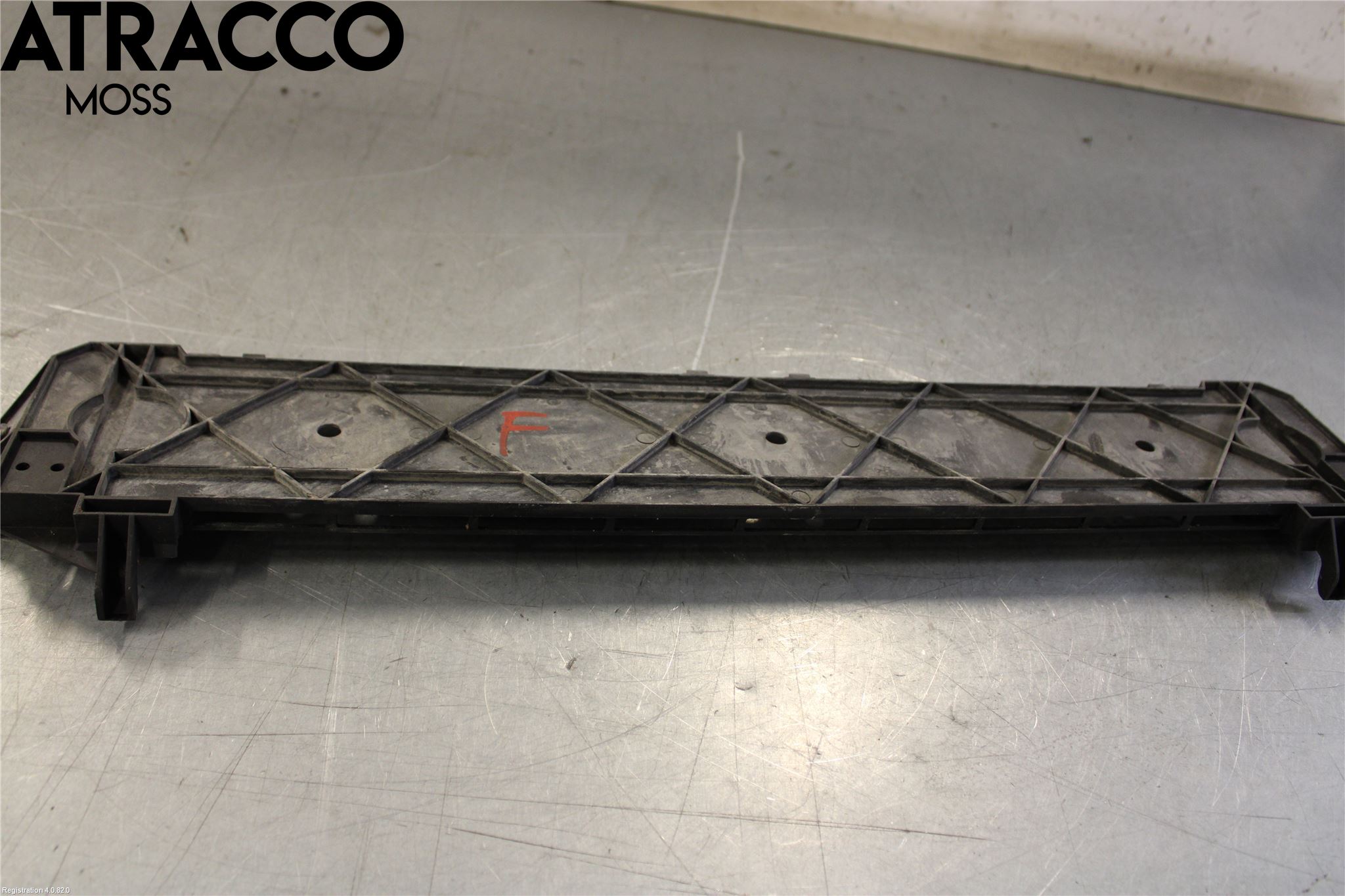 BMW 5 F10/F11/F18 09-17 Kylarfäste-Ram-Balk