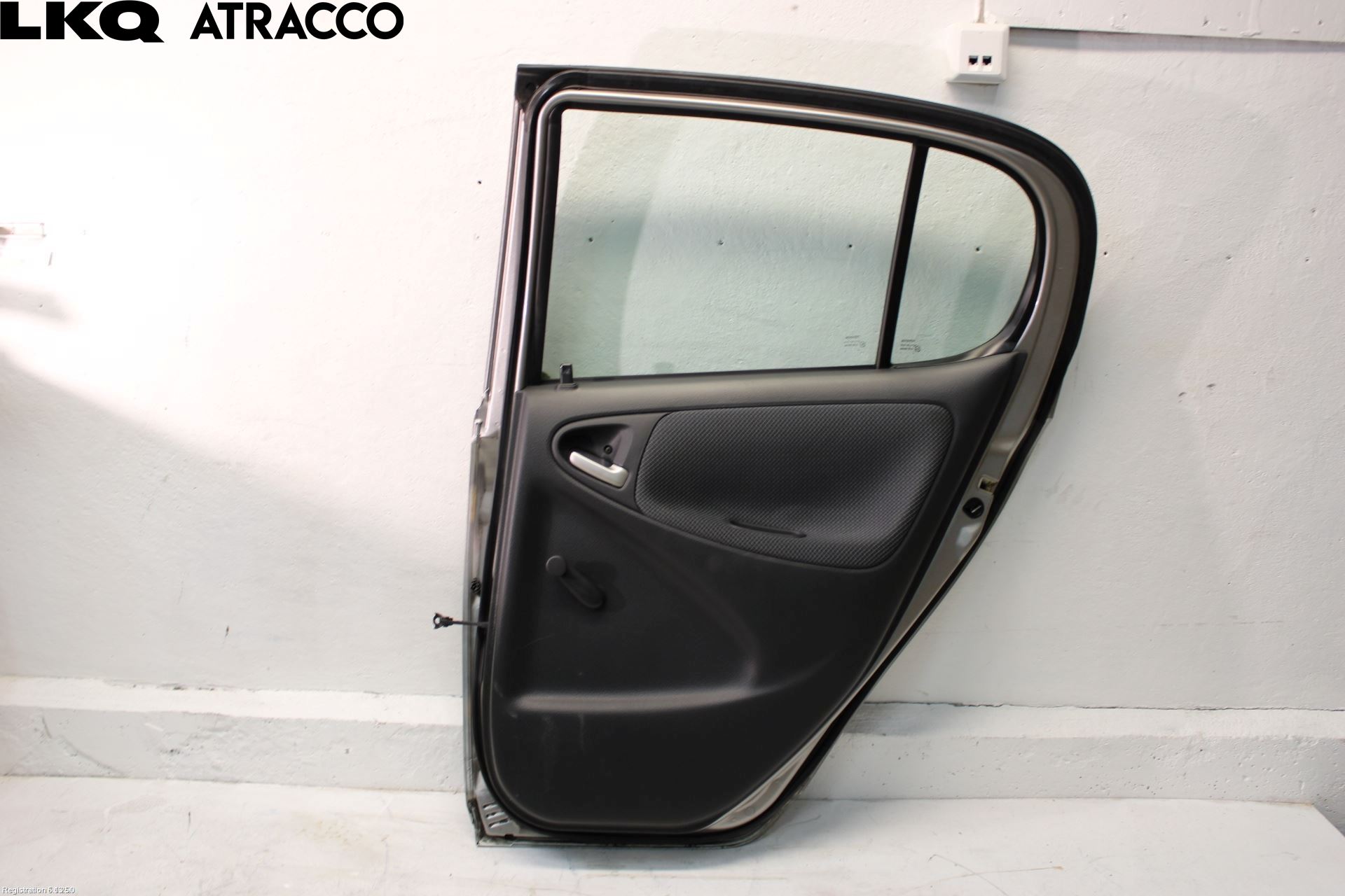 Toyota YARIS P1 03-05 Dörr Bak Höger