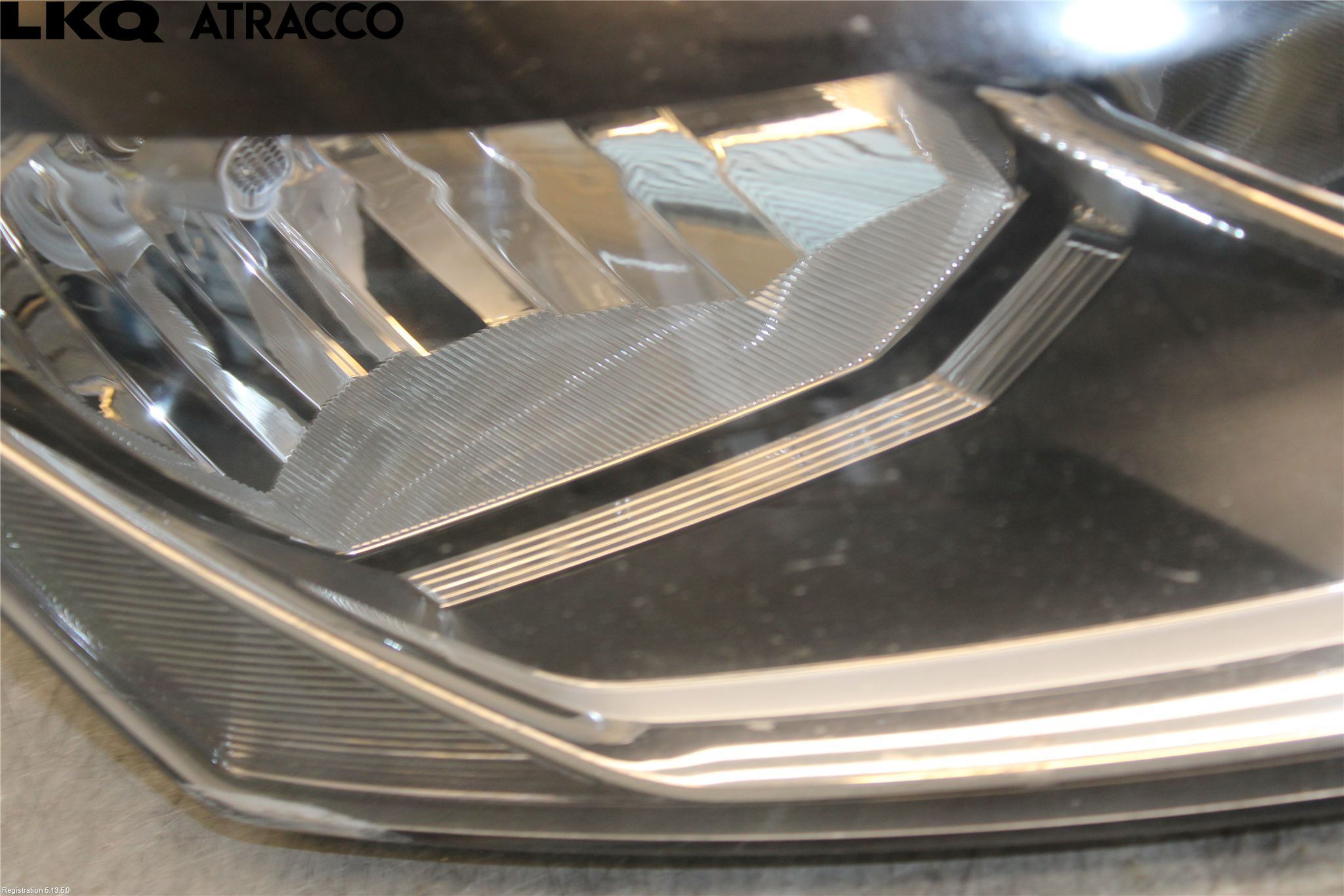 Volkswagen VW POLO 10-17 Strålkastare Höger