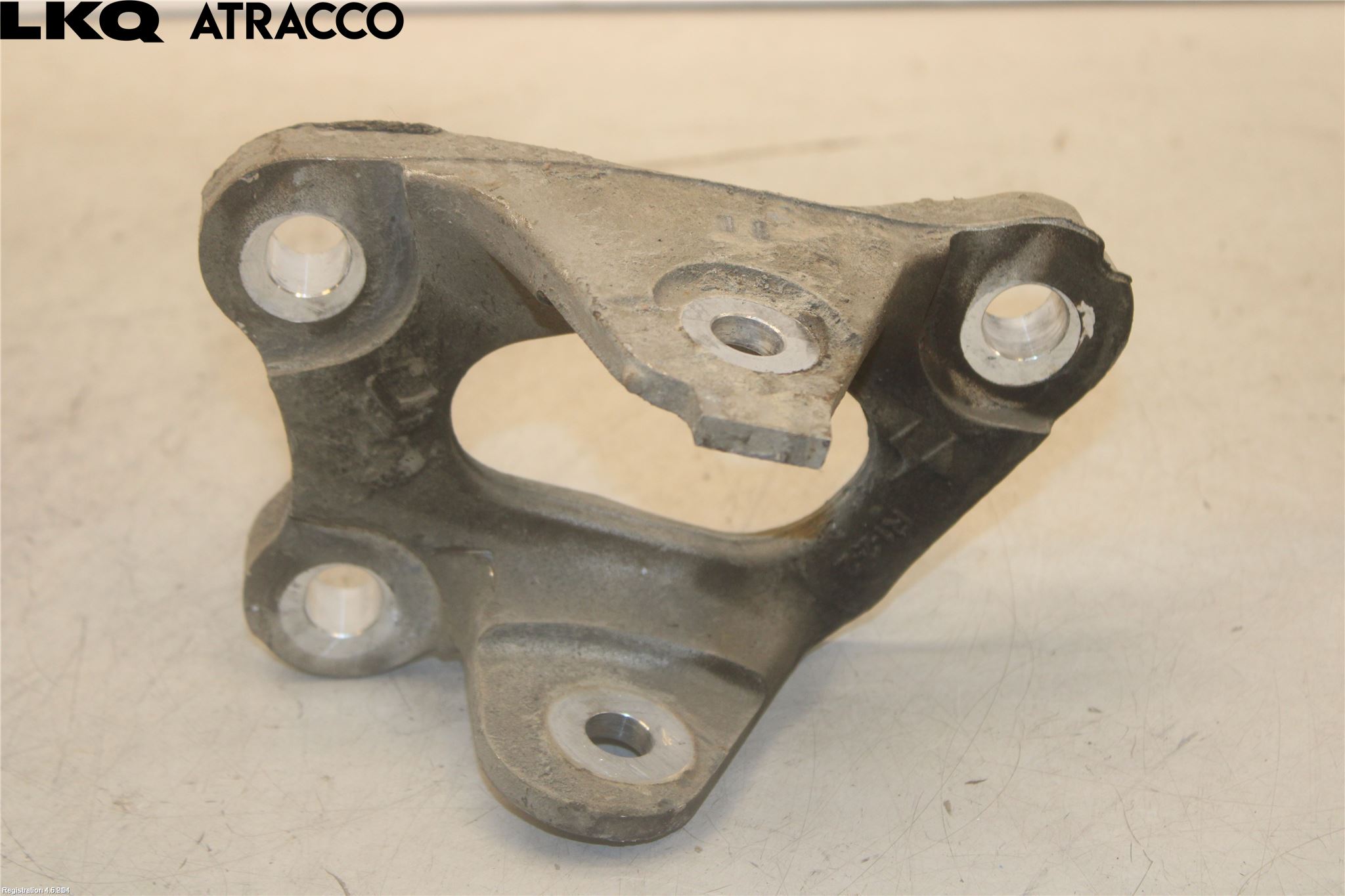 Opel CORSA F, CORSA-E 20- Bakaxel Fäste