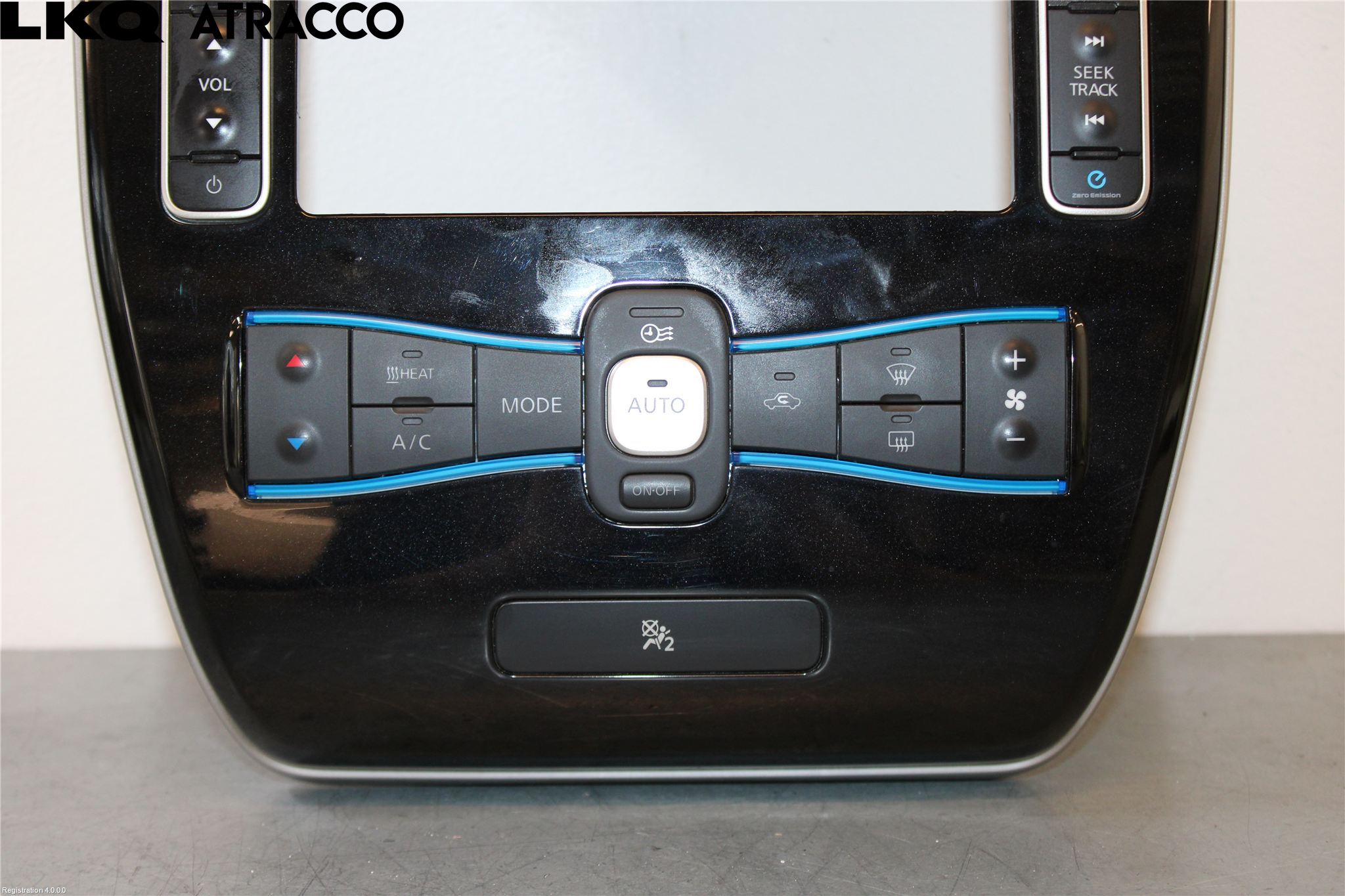 Nissan LEAF 11-17 Instrumentkonsoll Mitt