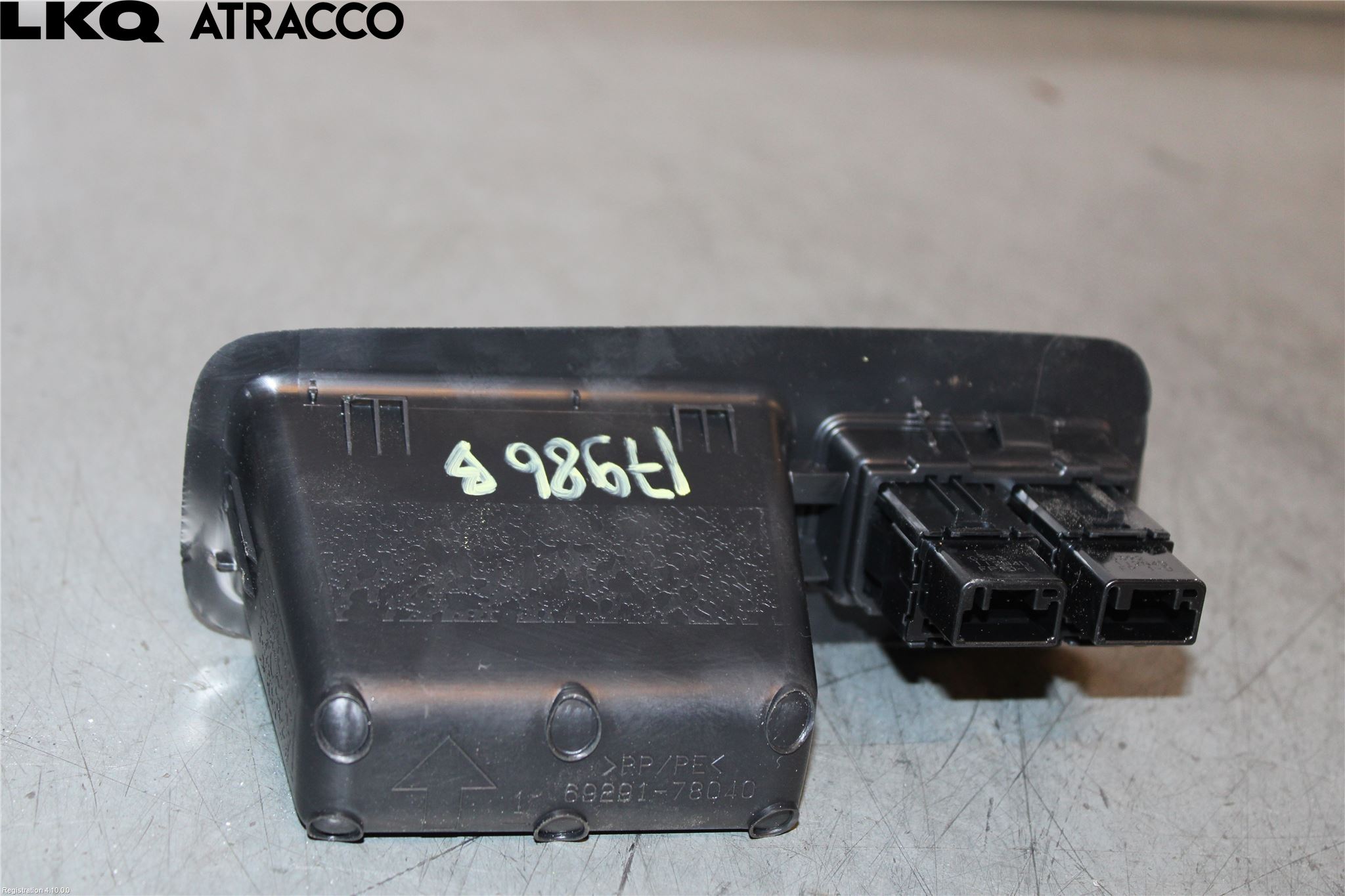 Toyota bZ4X EA10 22- Strömställare Baklucka