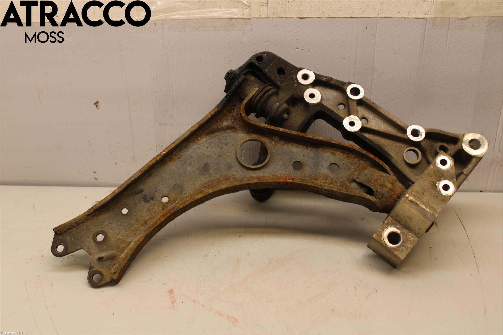 Volkswagen VW GOLF V 04-09 Bärarm Fram Undre Hö