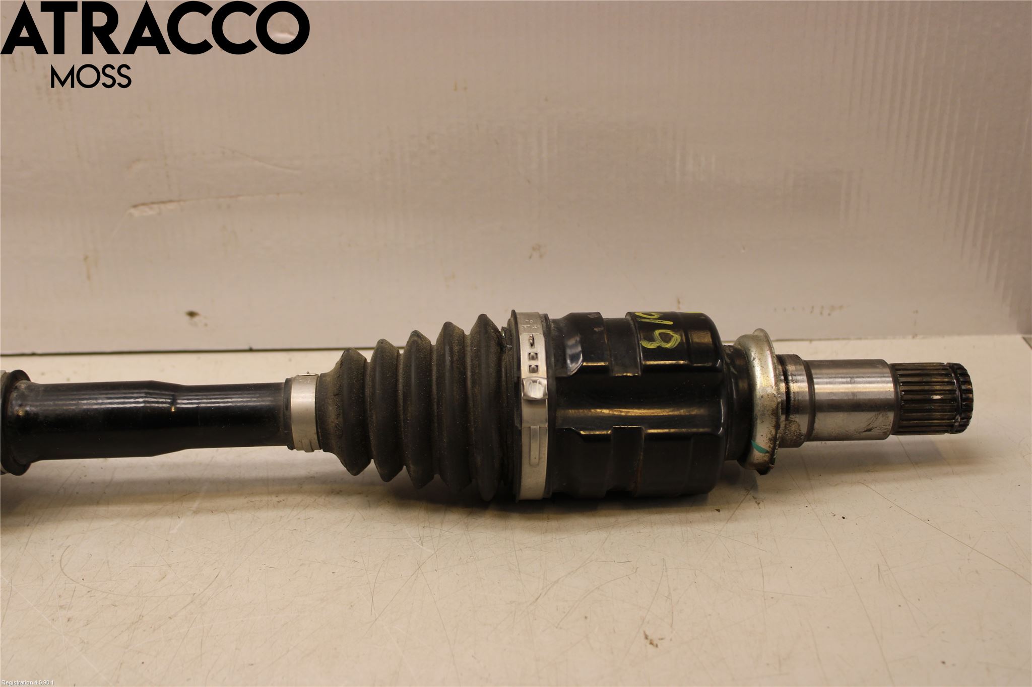 Toyota C-HR 16-23 Drivaxel Fram Höger