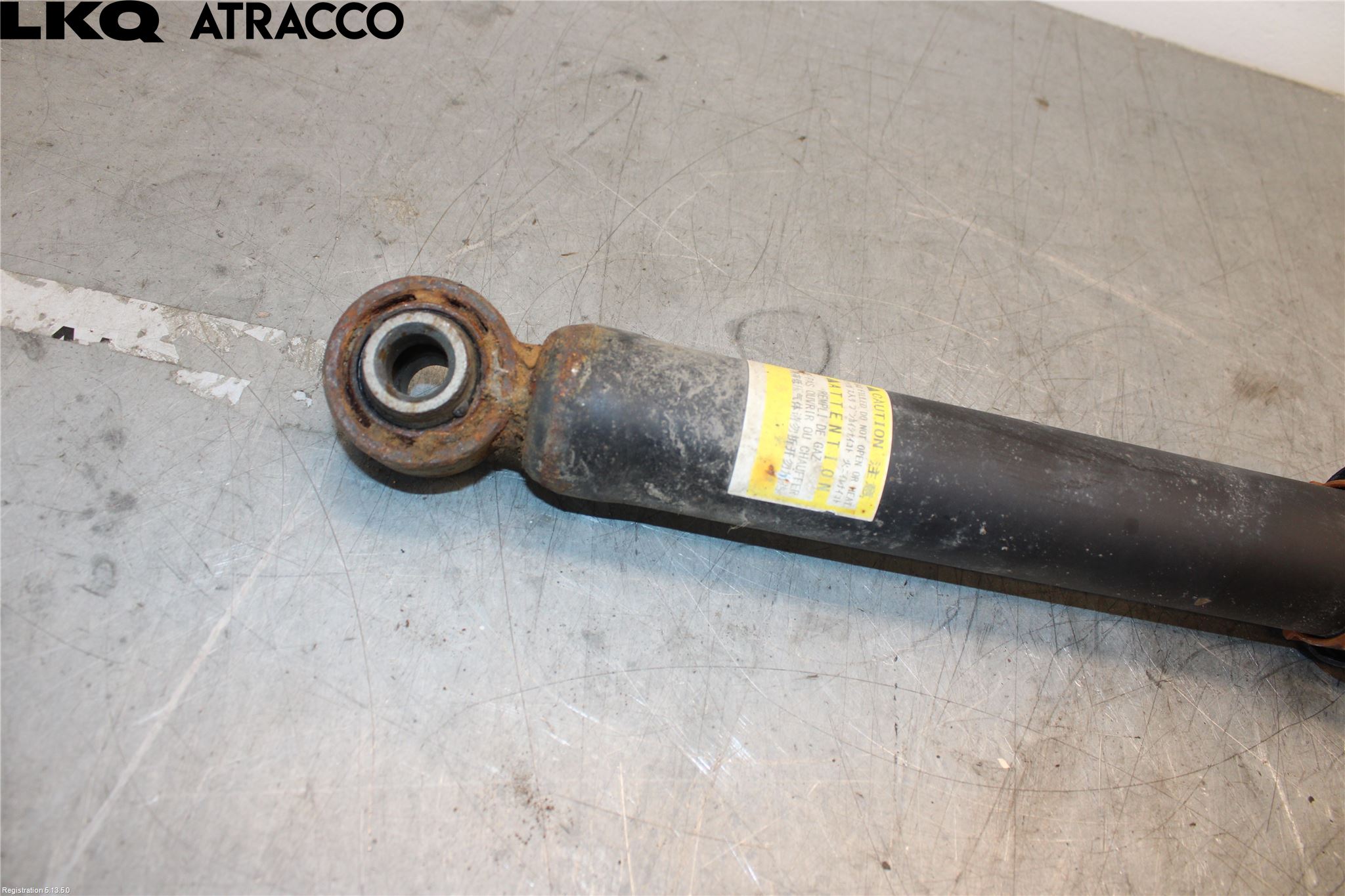 Toyota bZ4X EA10 22- Stötdämpare Bak