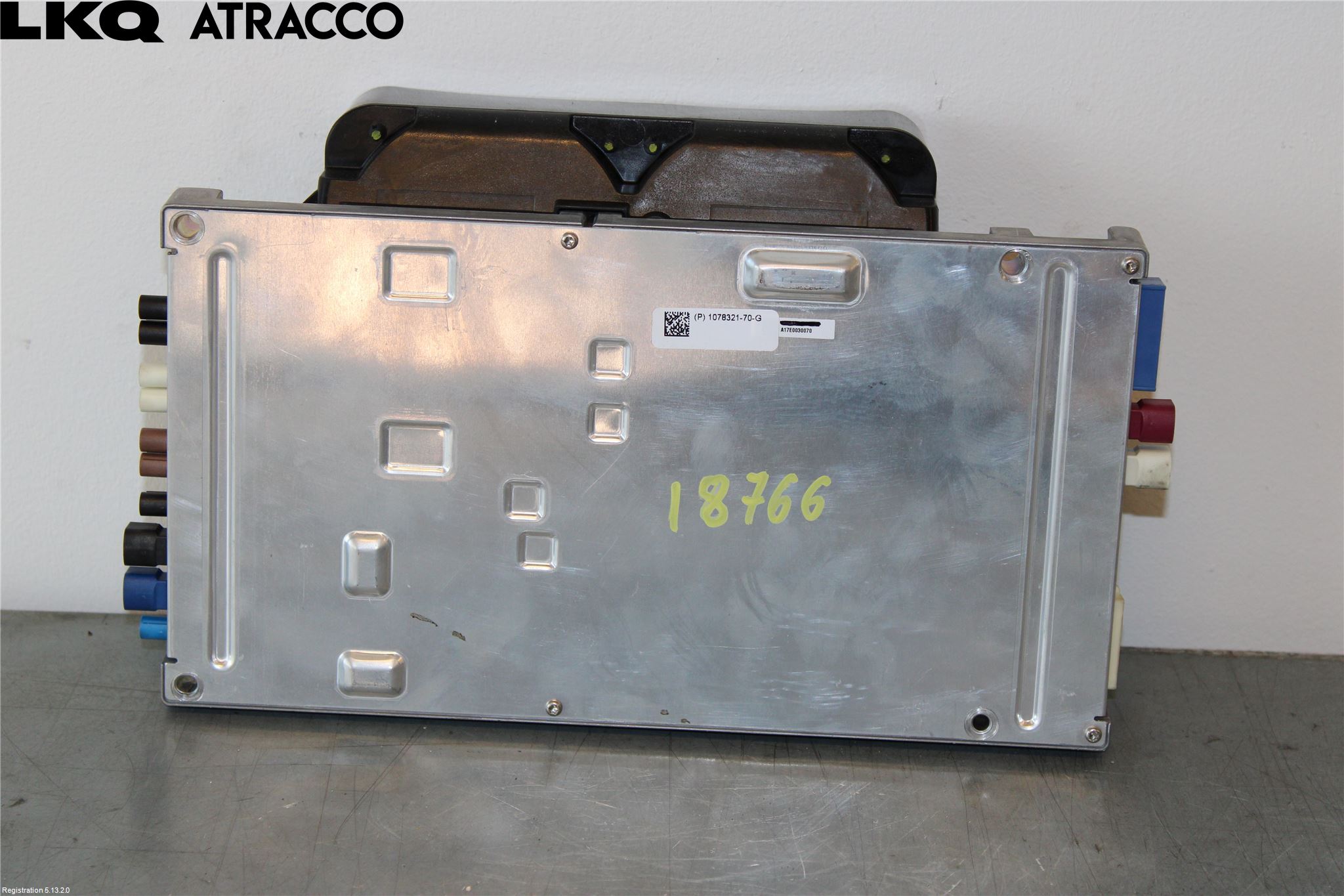 Tesla MODEL S 13- Instrument Voltm
