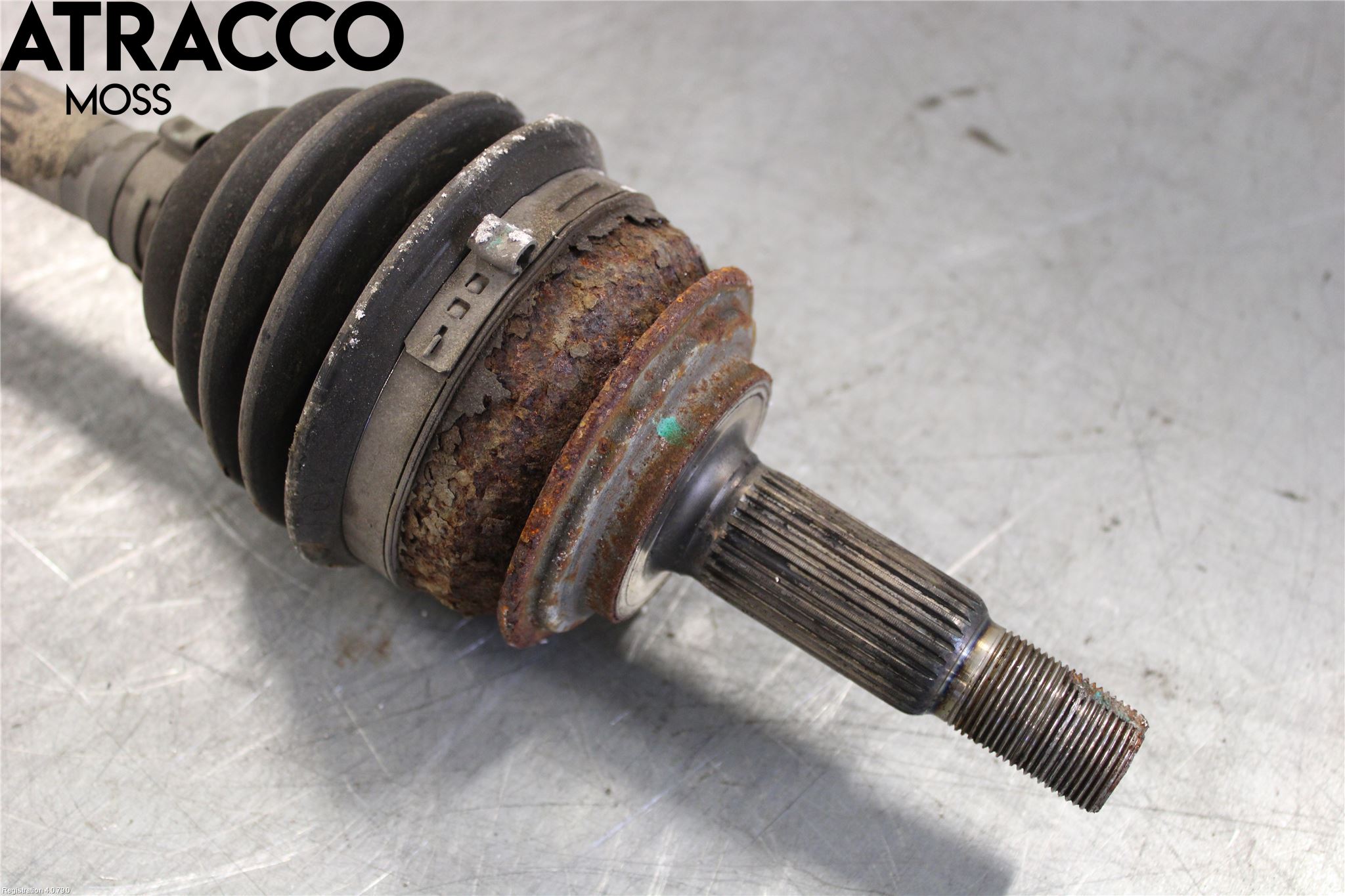 Toyota YARIS XP130 15-20 Drivaxel Fram Vänster