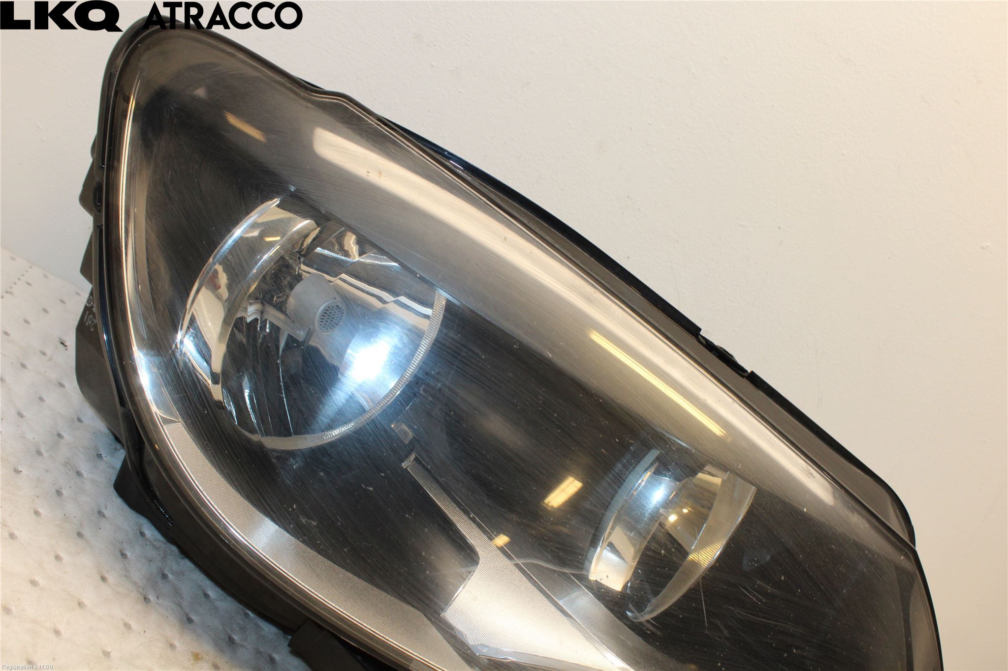 Volkswagen VW TOURAN 10-15 Strålkastare Höger