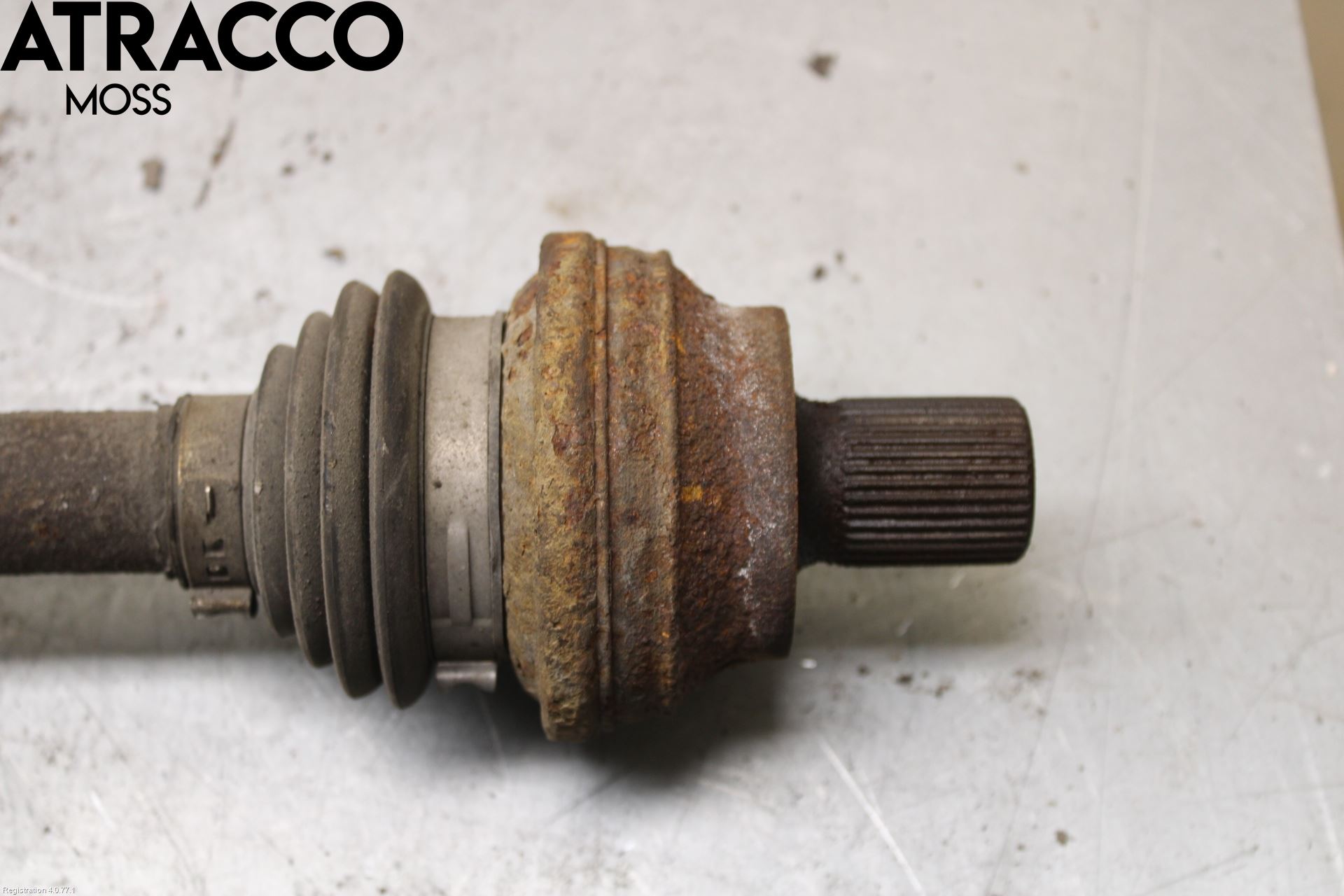 Volkswagen VW PASSAT 11-14 Drivaxel Bak Vänster