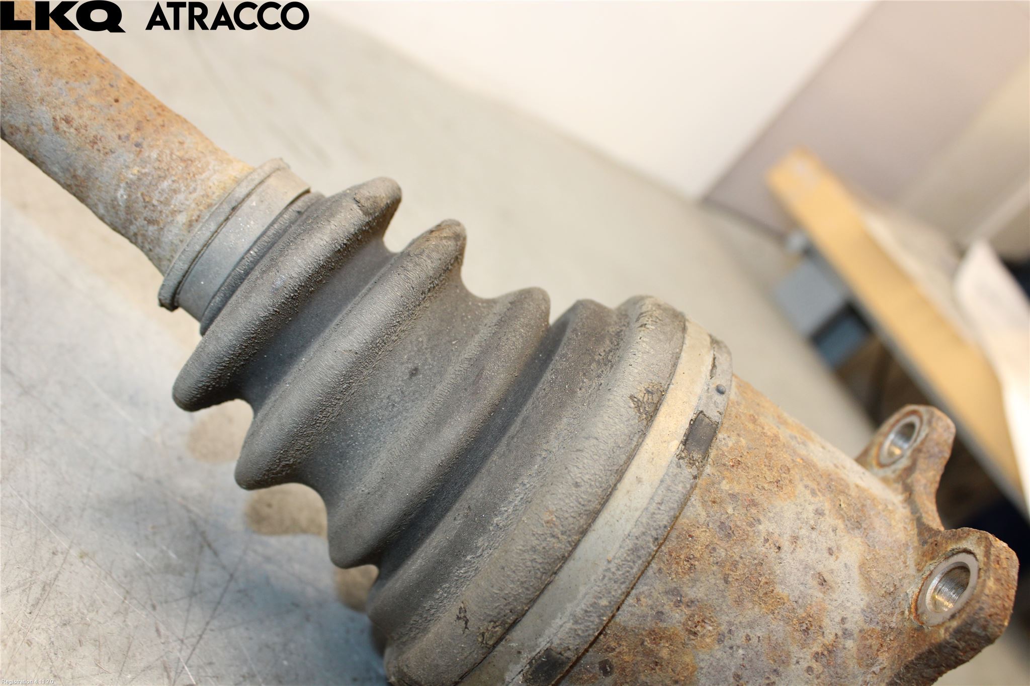 Toyota HI-ACE 06-12 Drivaxel Bak Vänster