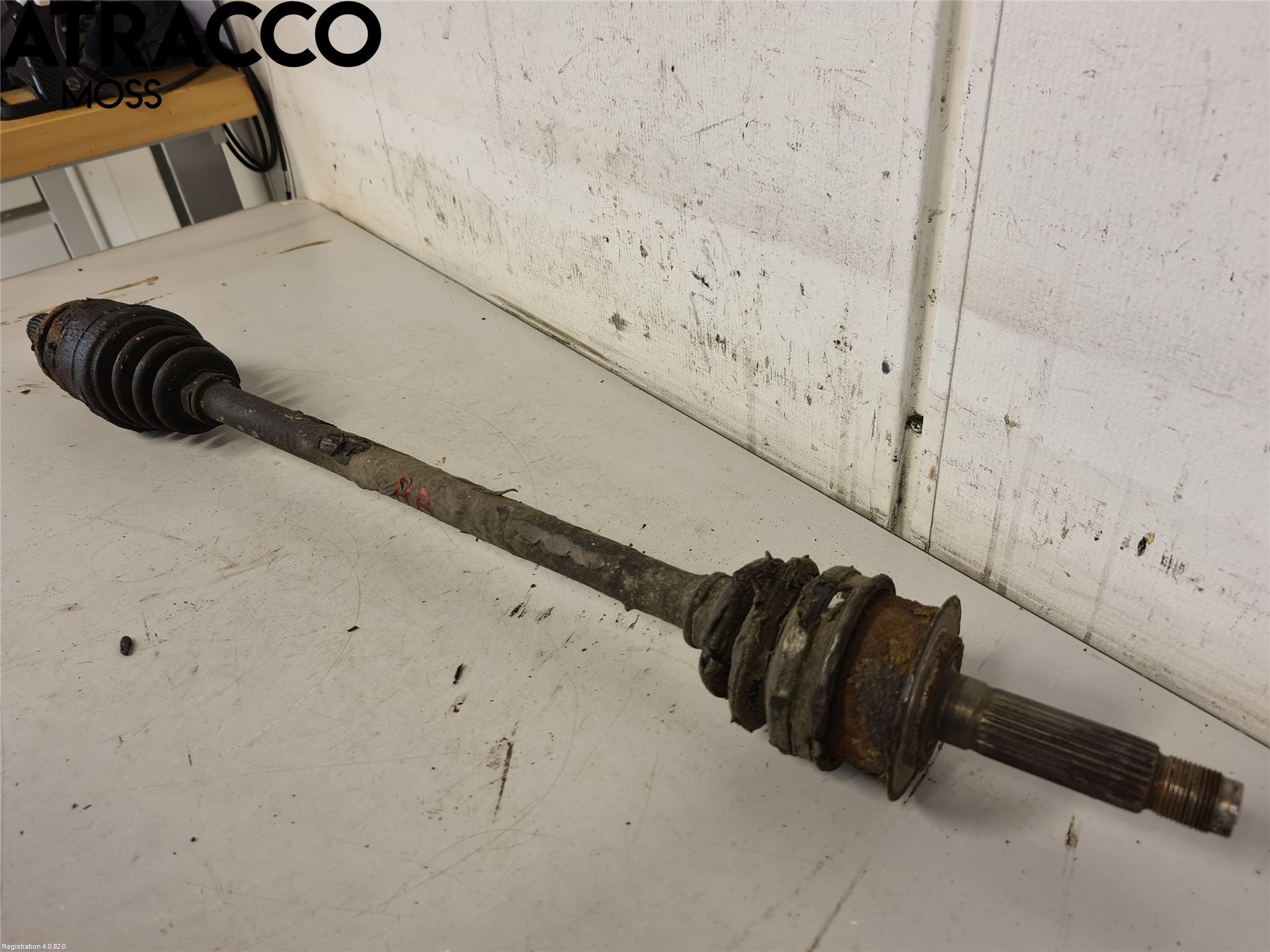 Subaru LEGACY    04-06 Drivaxel Bak Höger
